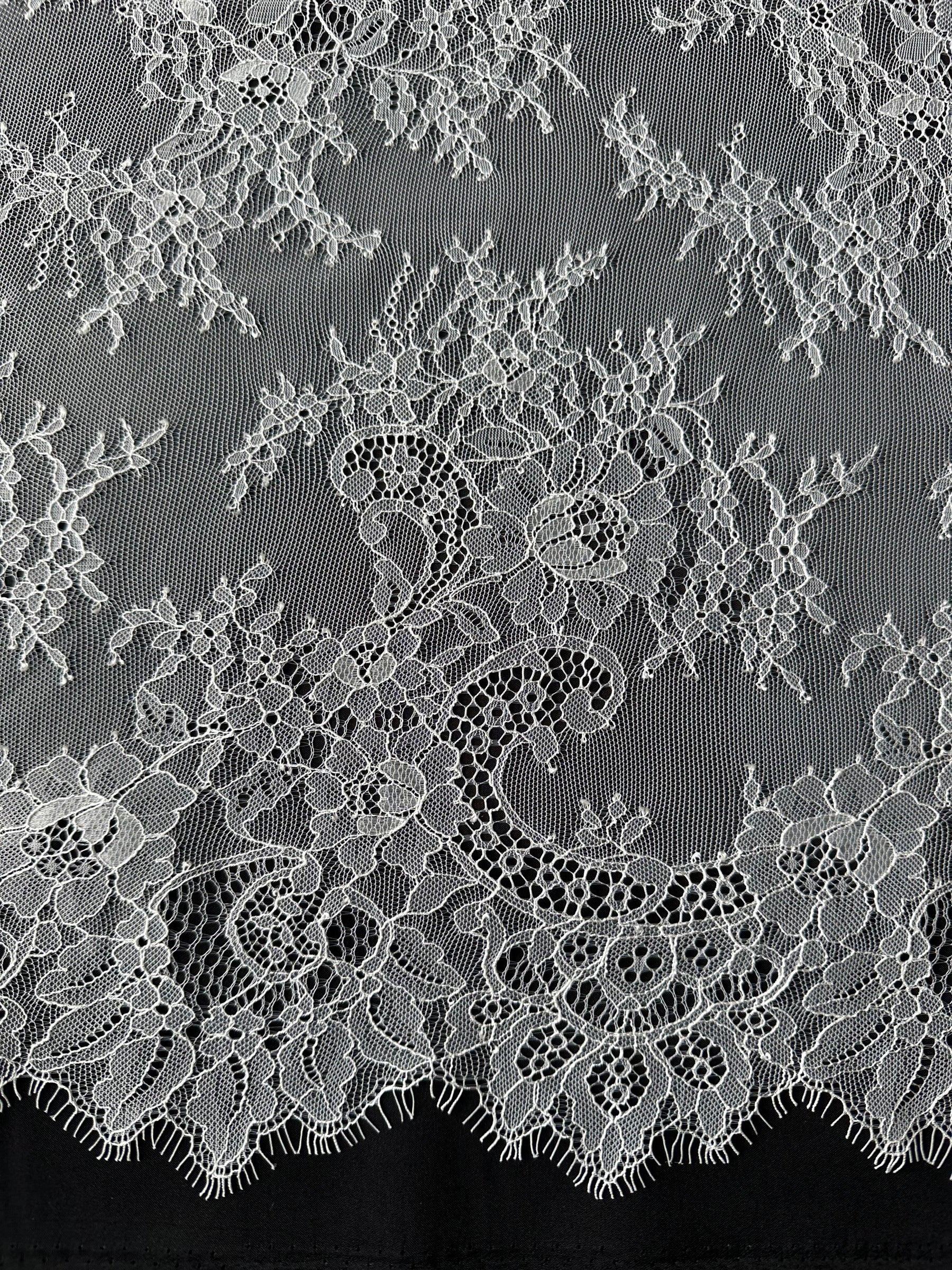 Dentelle Raschel ivoire - P157