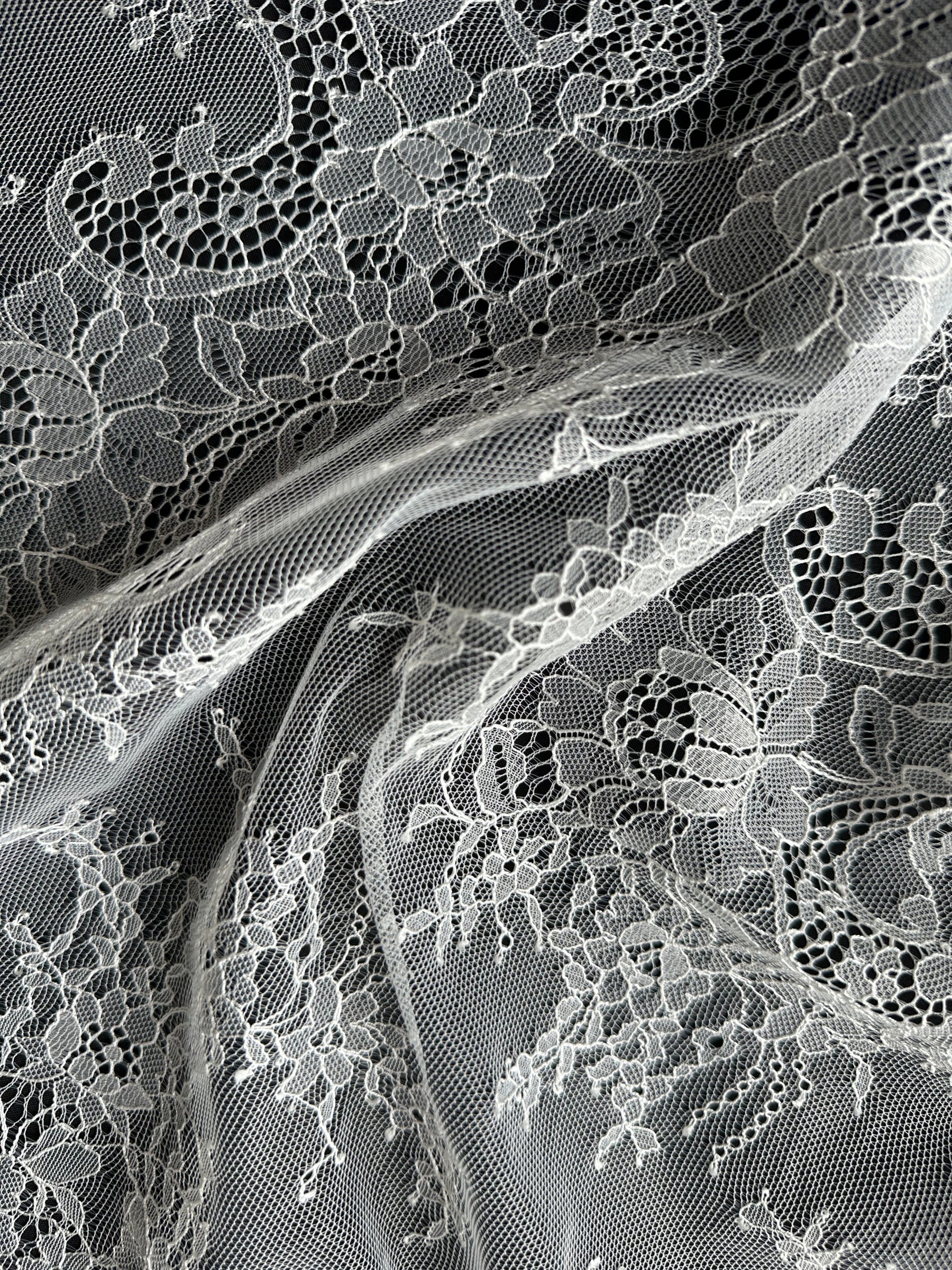 Dentelle Raschel ivoire - P157