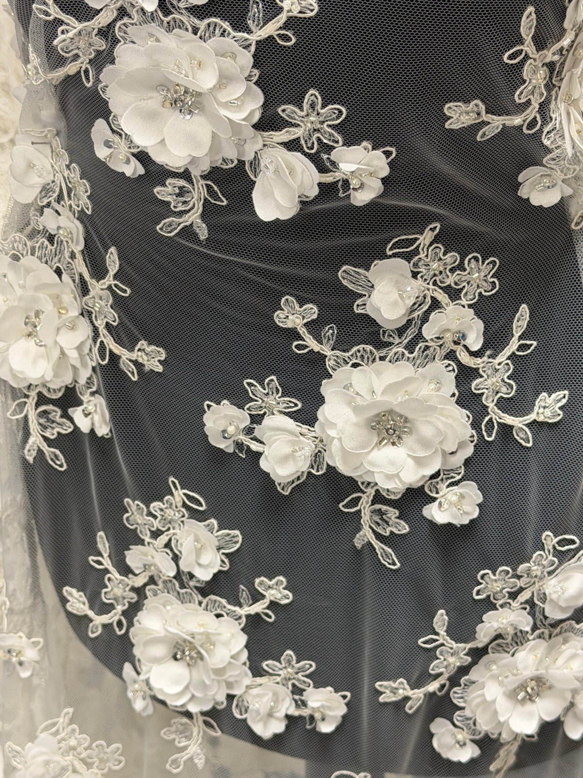 Ivory 3D Lace - P588