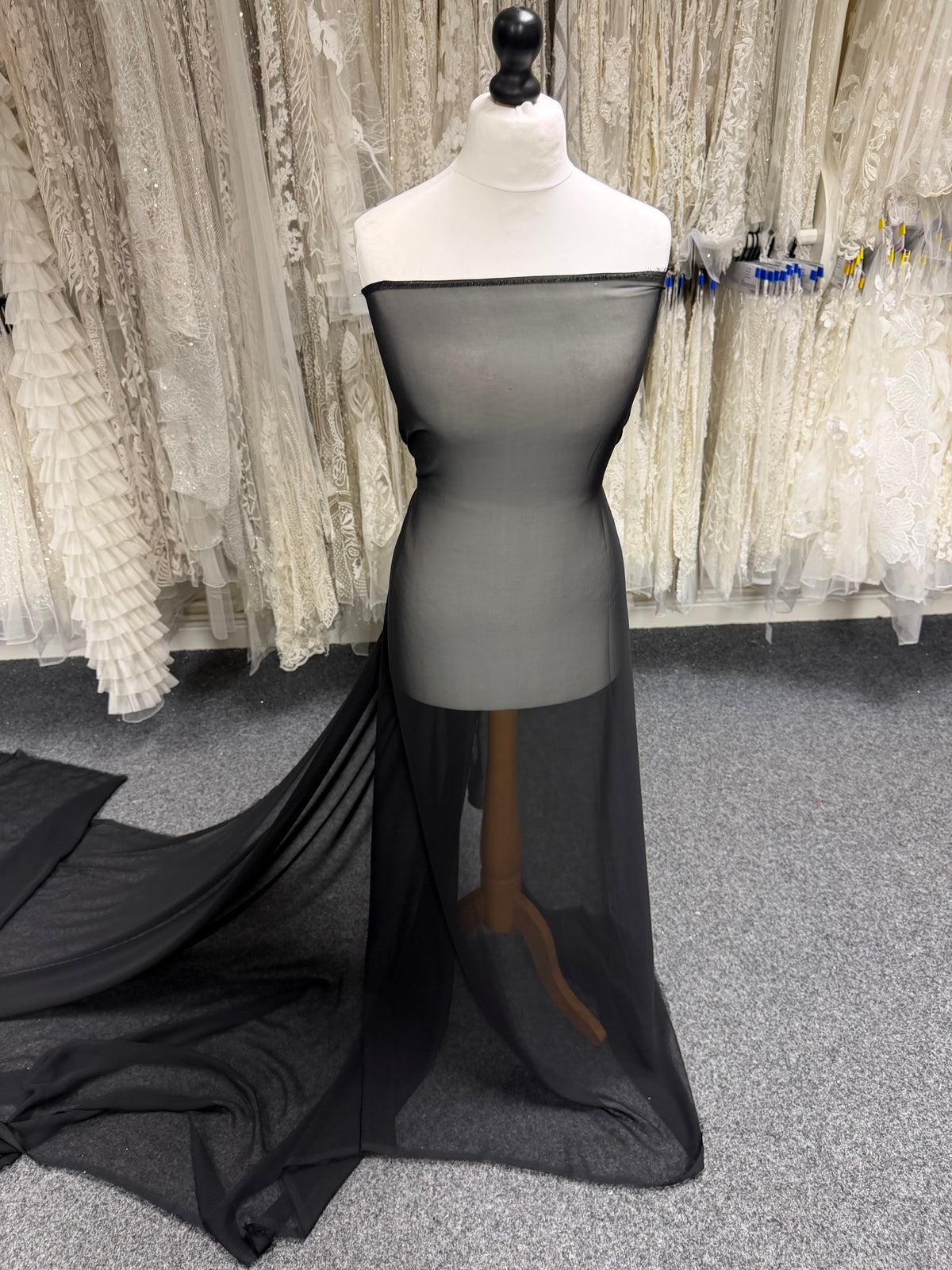 Mousseline de polyester noire - P58