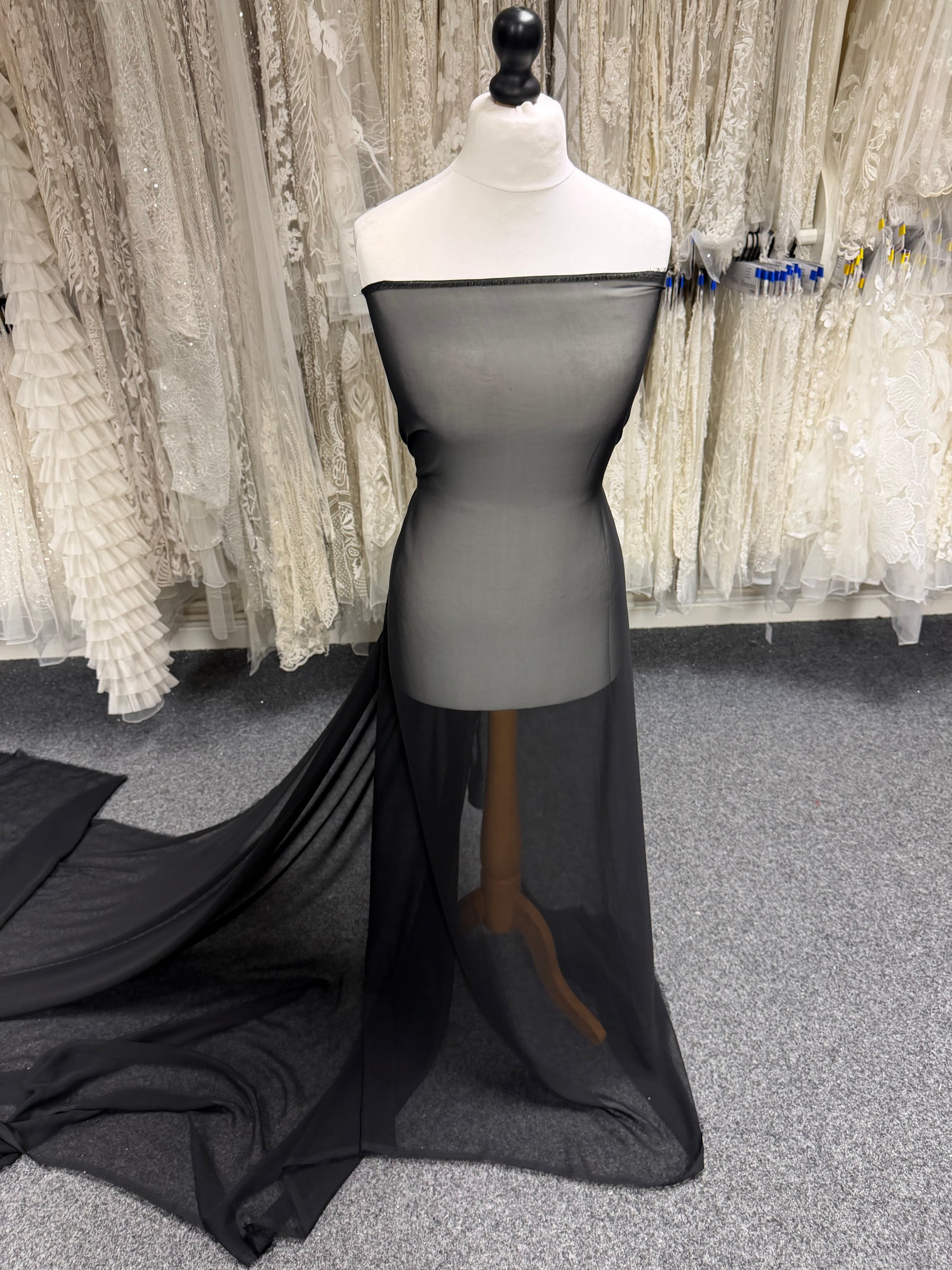 Mousseline de polyester noire - P58