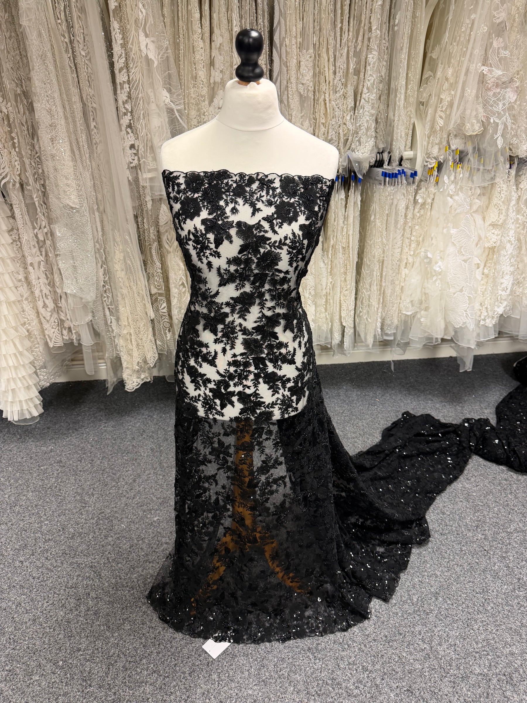 Tulle noir brodé de perles - EB1095