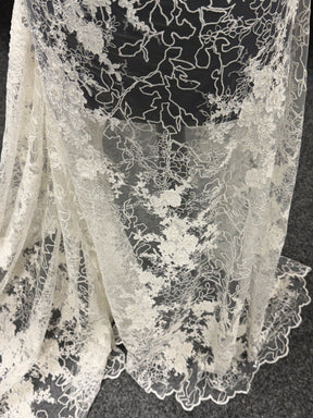 Tulle brodé de perles ivoire - EB1042