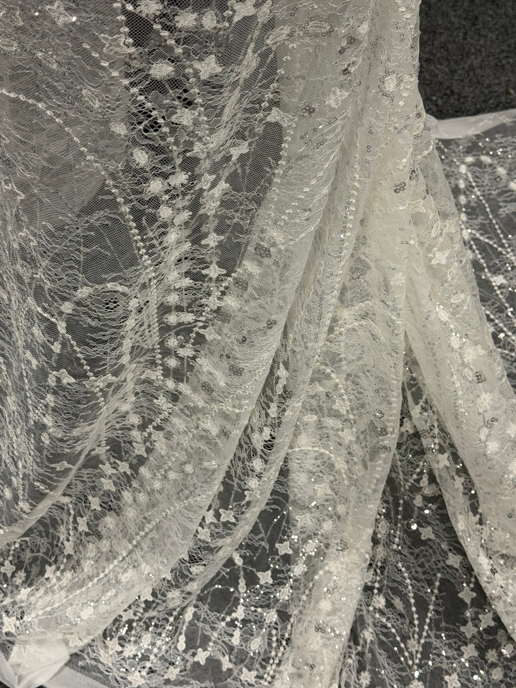 Tulle brodé ivoire à sequins - LB1002