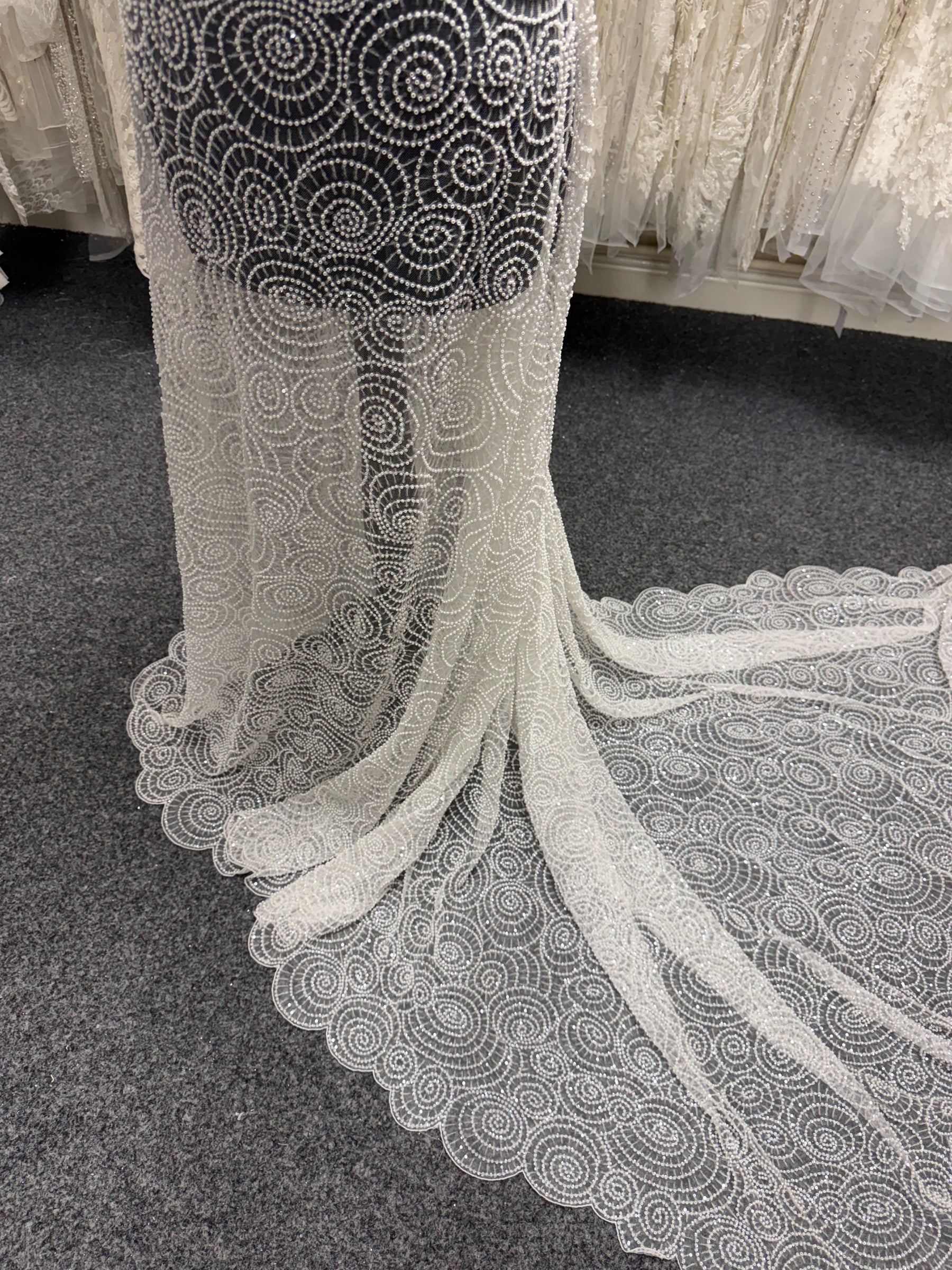 Tulle brodé de perles ivoire - EB1060