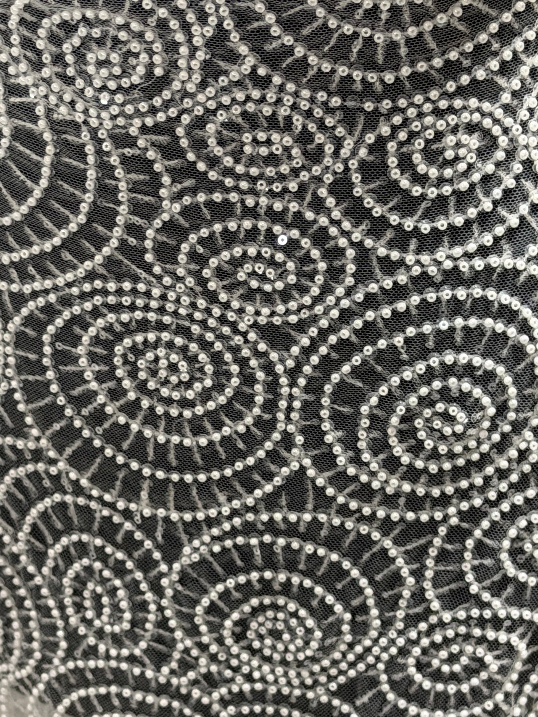 Tulle brodé de perles ivoire - EB1060