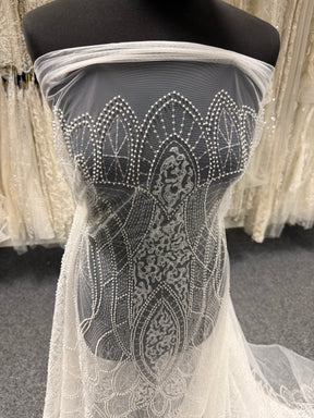 Tulle brodé de perles ivoire - EB1051
