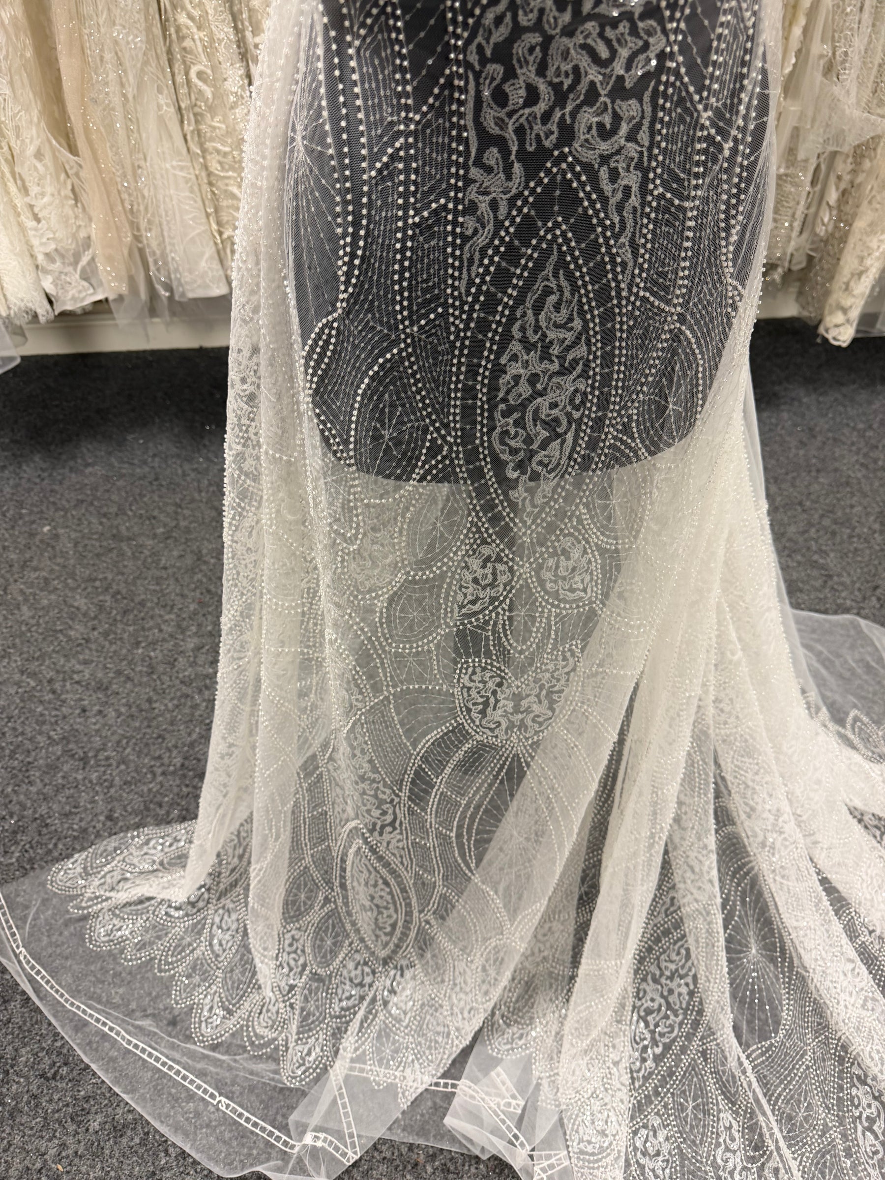 Tulle brodé de perles ivoire - EB1051