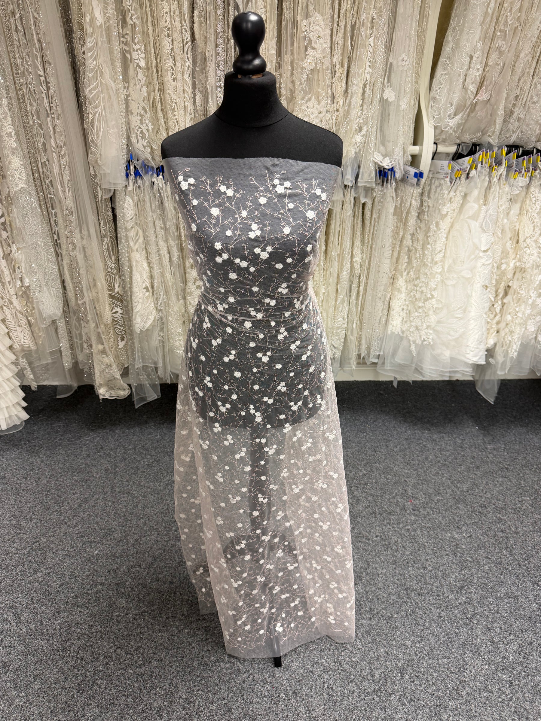 Tulle rose avec dentelle brodée ivoire et rose – EU5004 