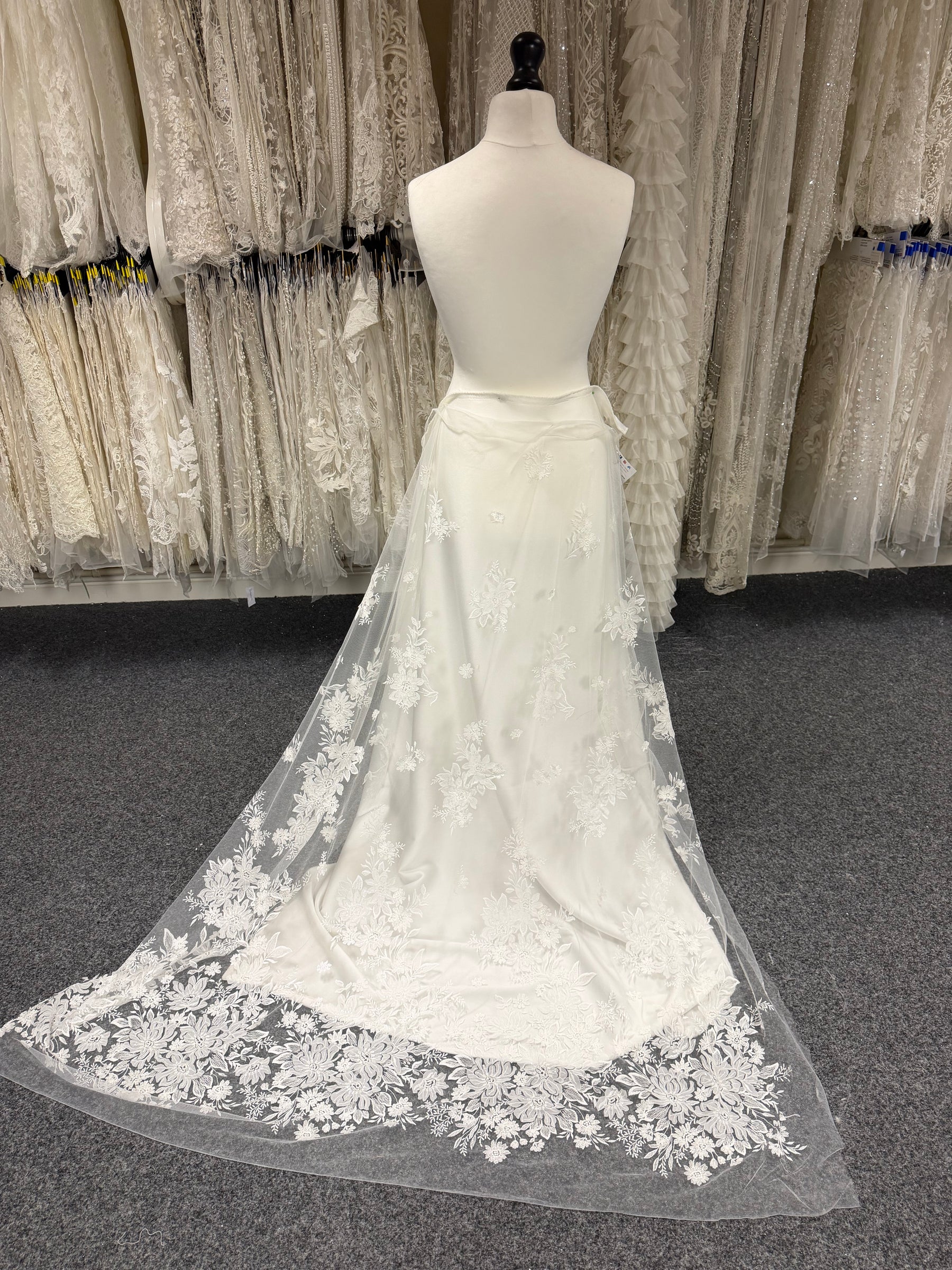 Dentelle brodée de sequins ivoire - EB3041