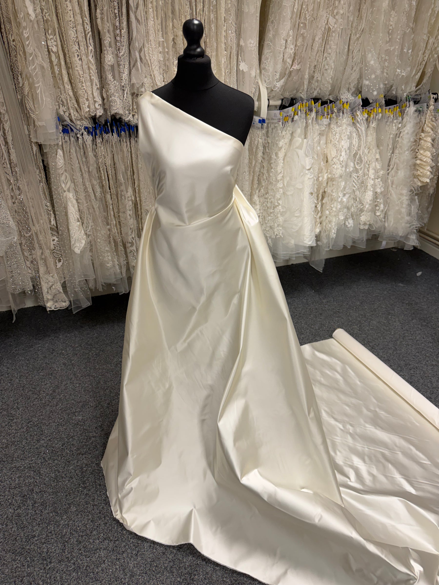 Satin duchesse de soie ivoire pâle - P755