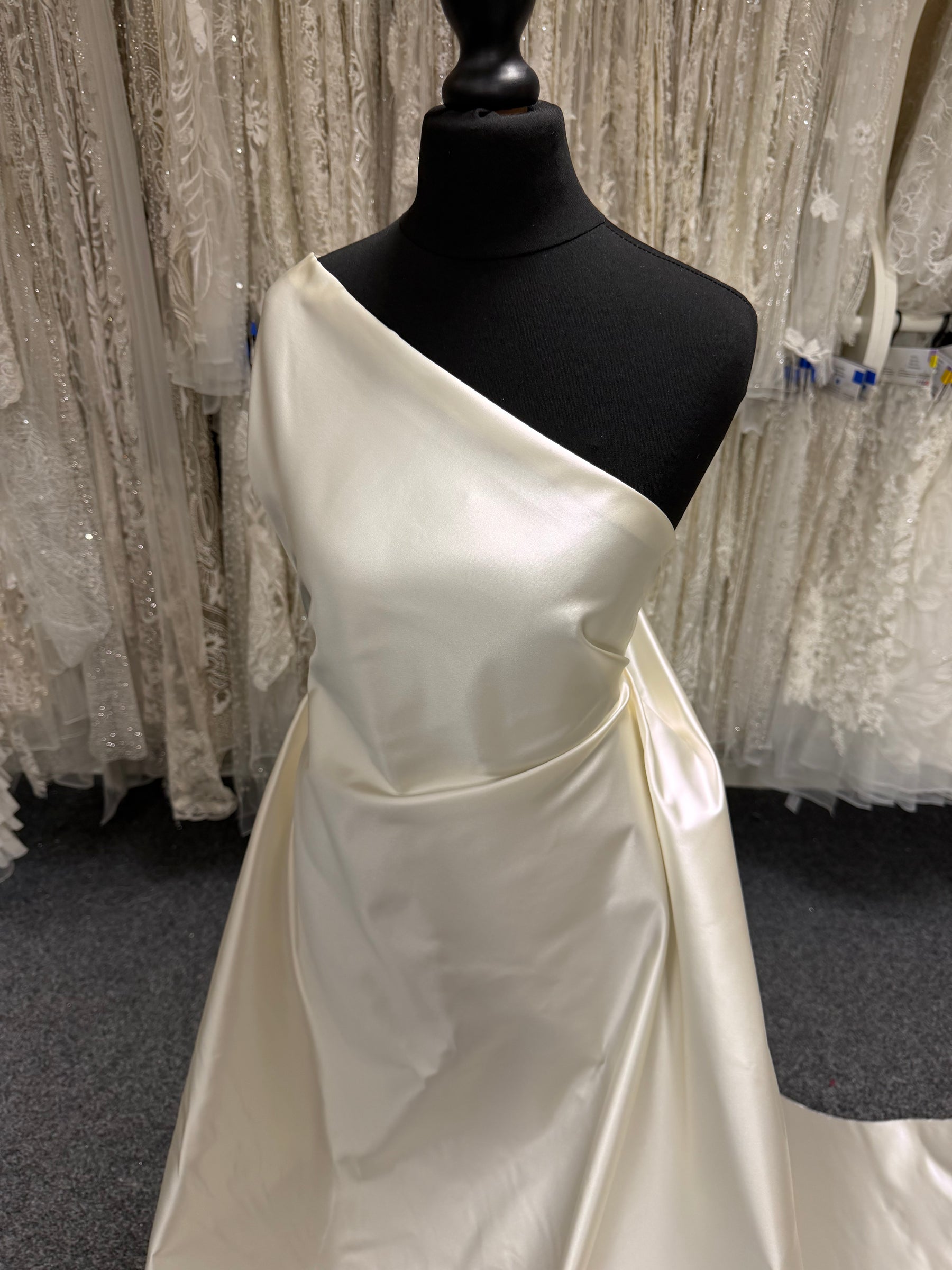 Satin duchesse de soie ivoire pâle - P755