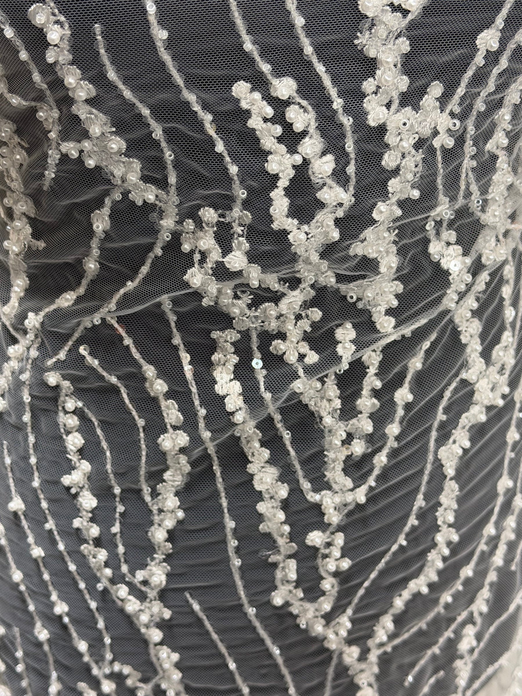Tulle brodé de perles ivoire - EB1018