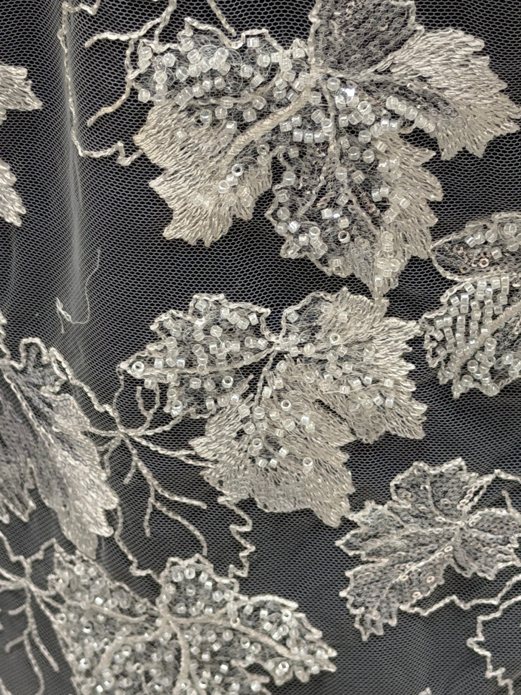 Dentelle brodée de sequins ivoire - EB1102