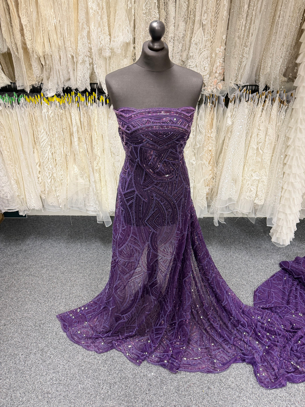 Tulle brodé de perles prune - EB1056