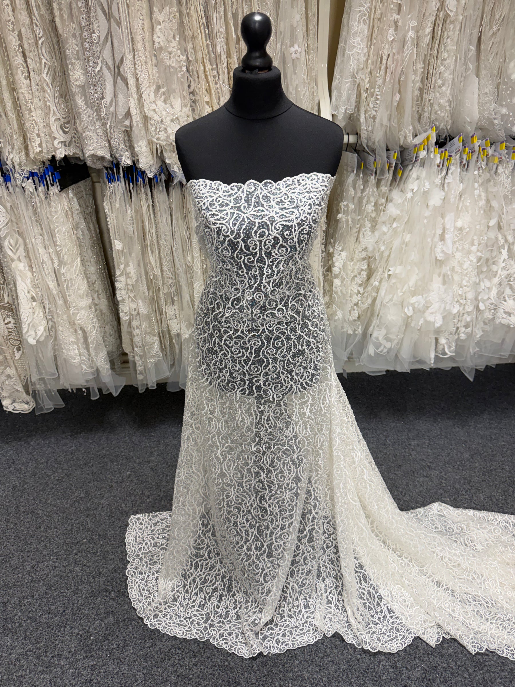 Tulle brodé de perles ivoire - EB1025