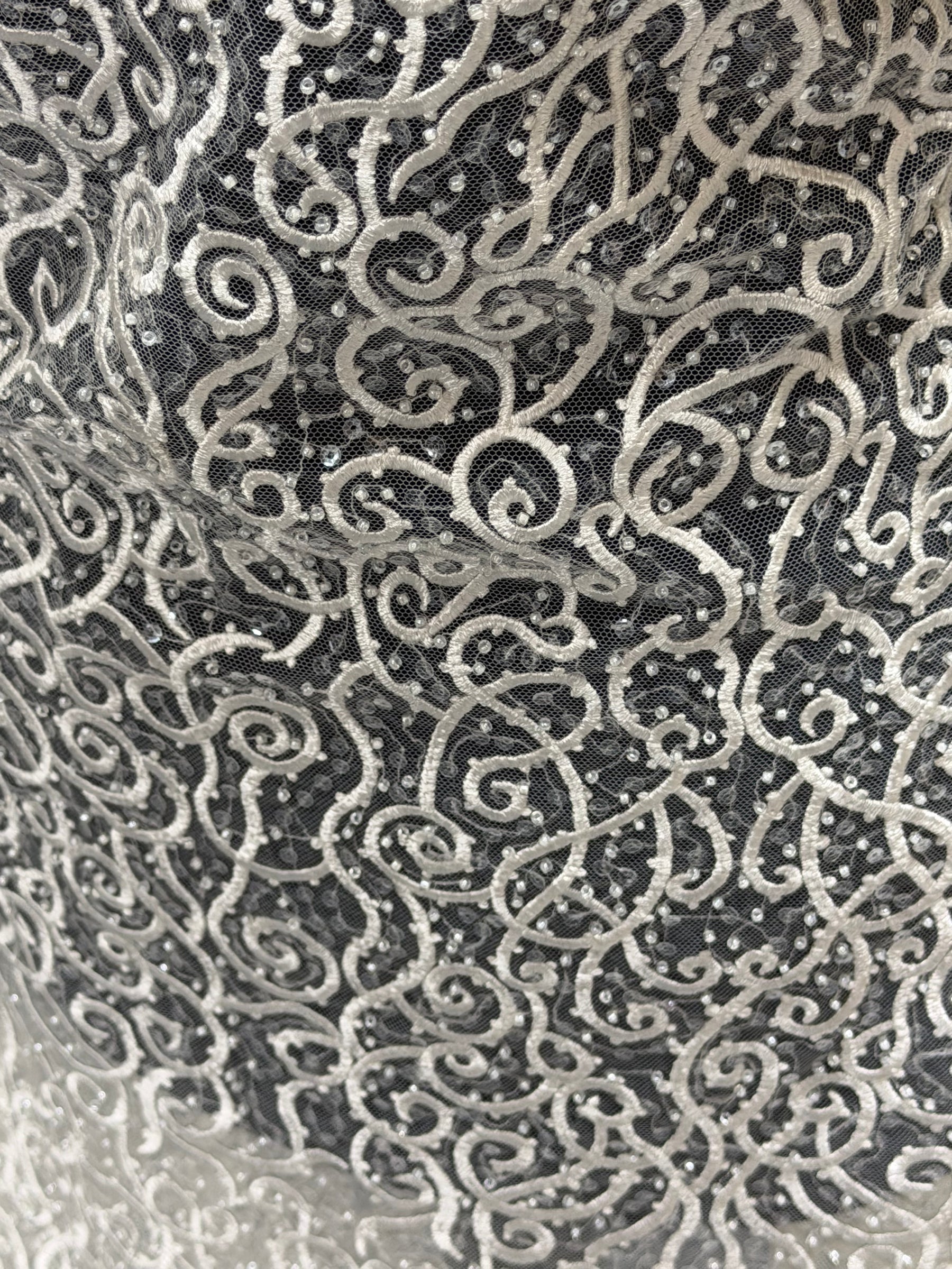 Tulle brodé de perles ivoire - EB1025