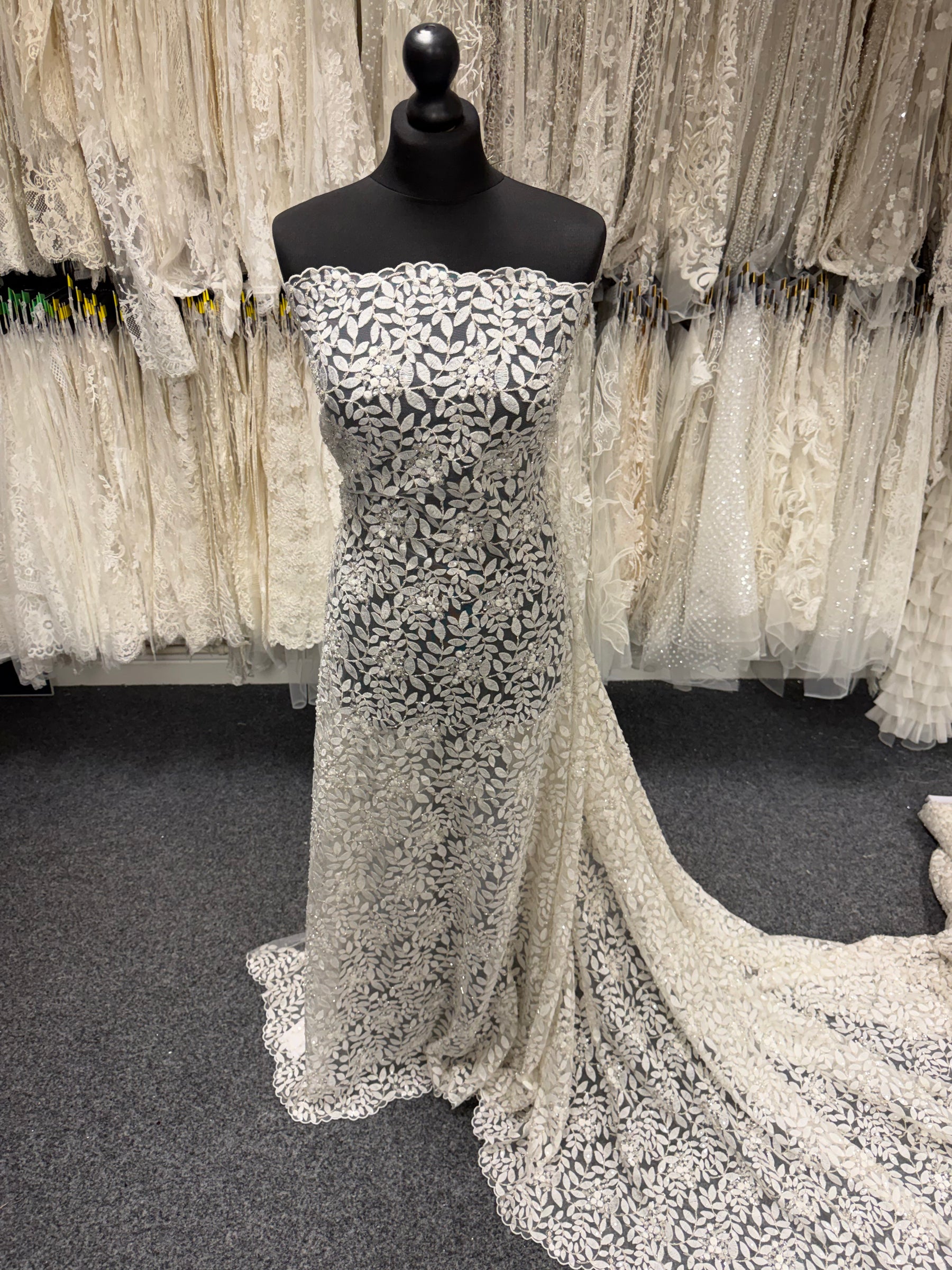 Tulle brodé perlé ivoire - EB1052