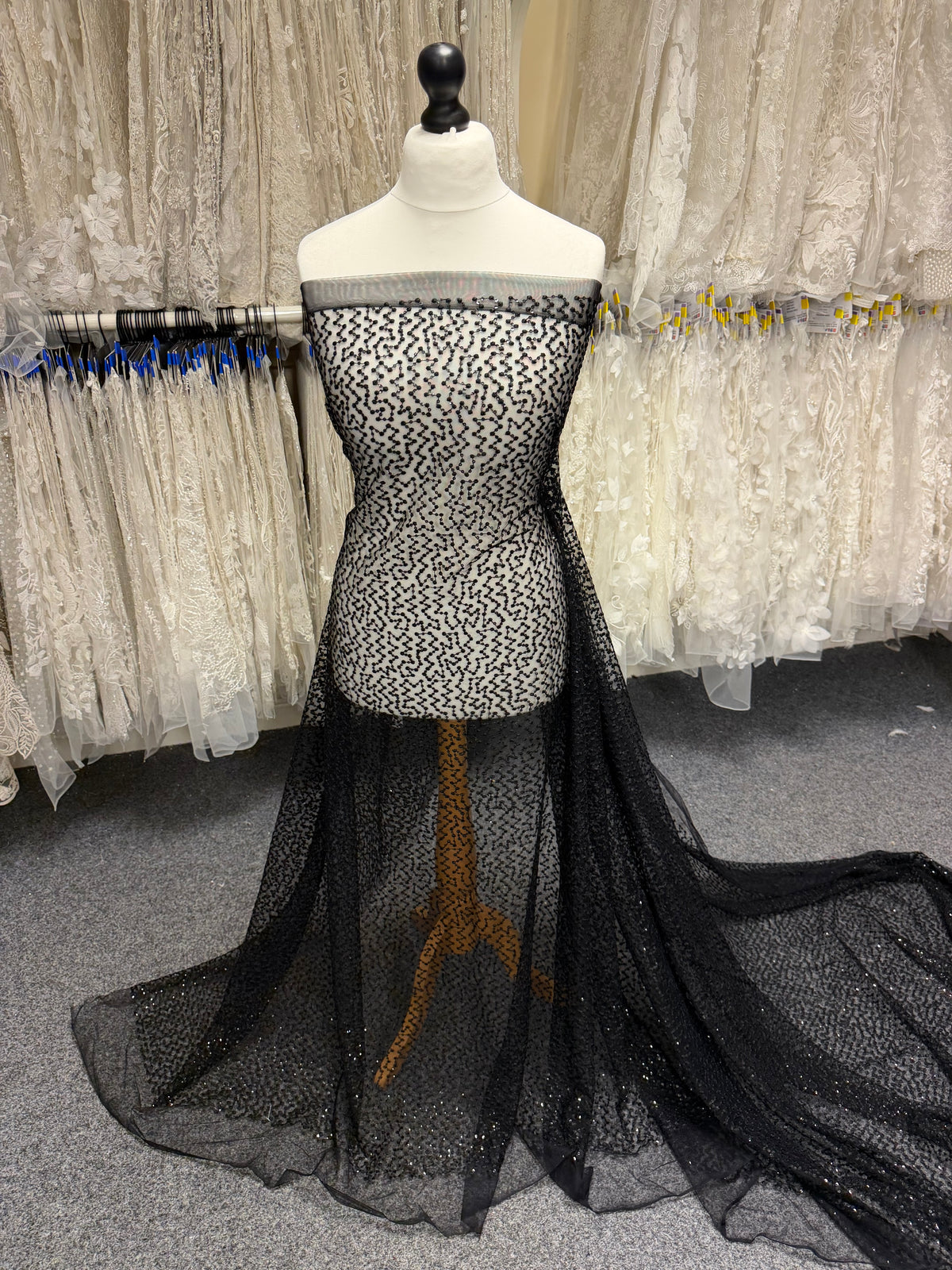 Dentelle brodée de sequins noirs - EB3029