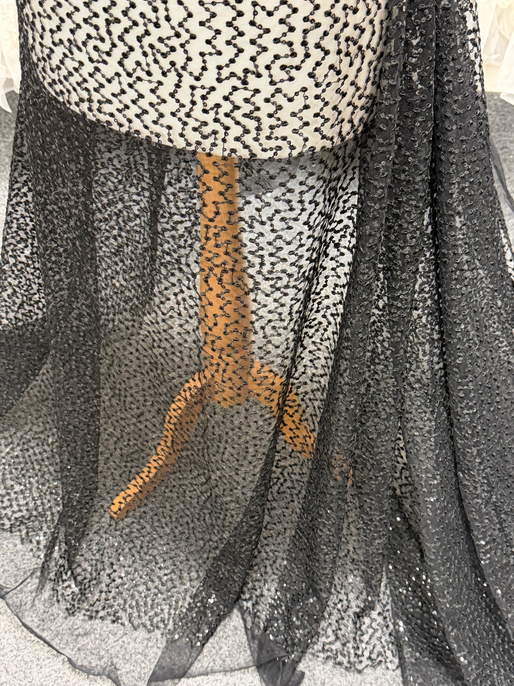 Dentelle brodée de sequins noirs - EB3029