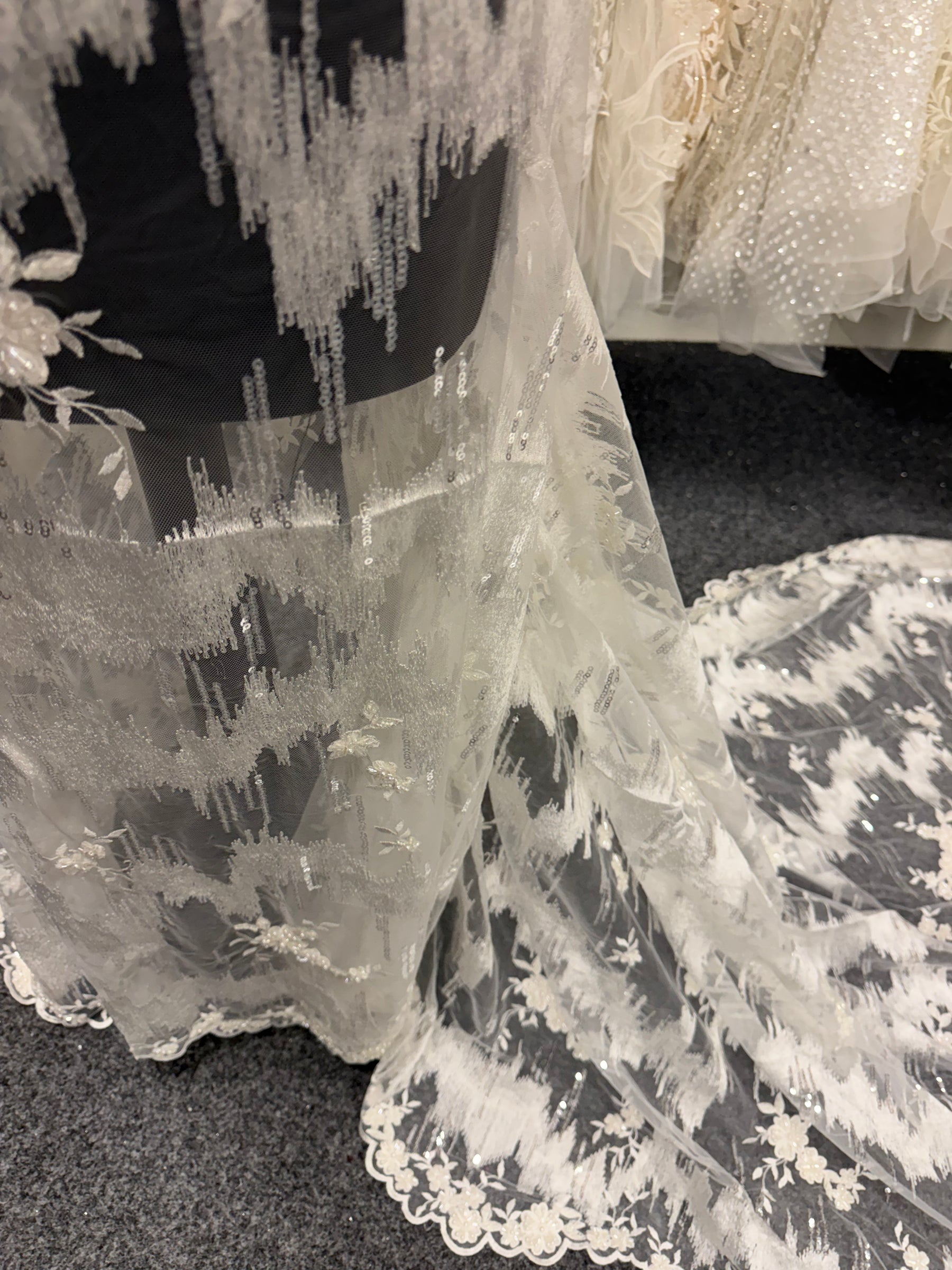 Tulle brodé de perles ivoire - EB1019