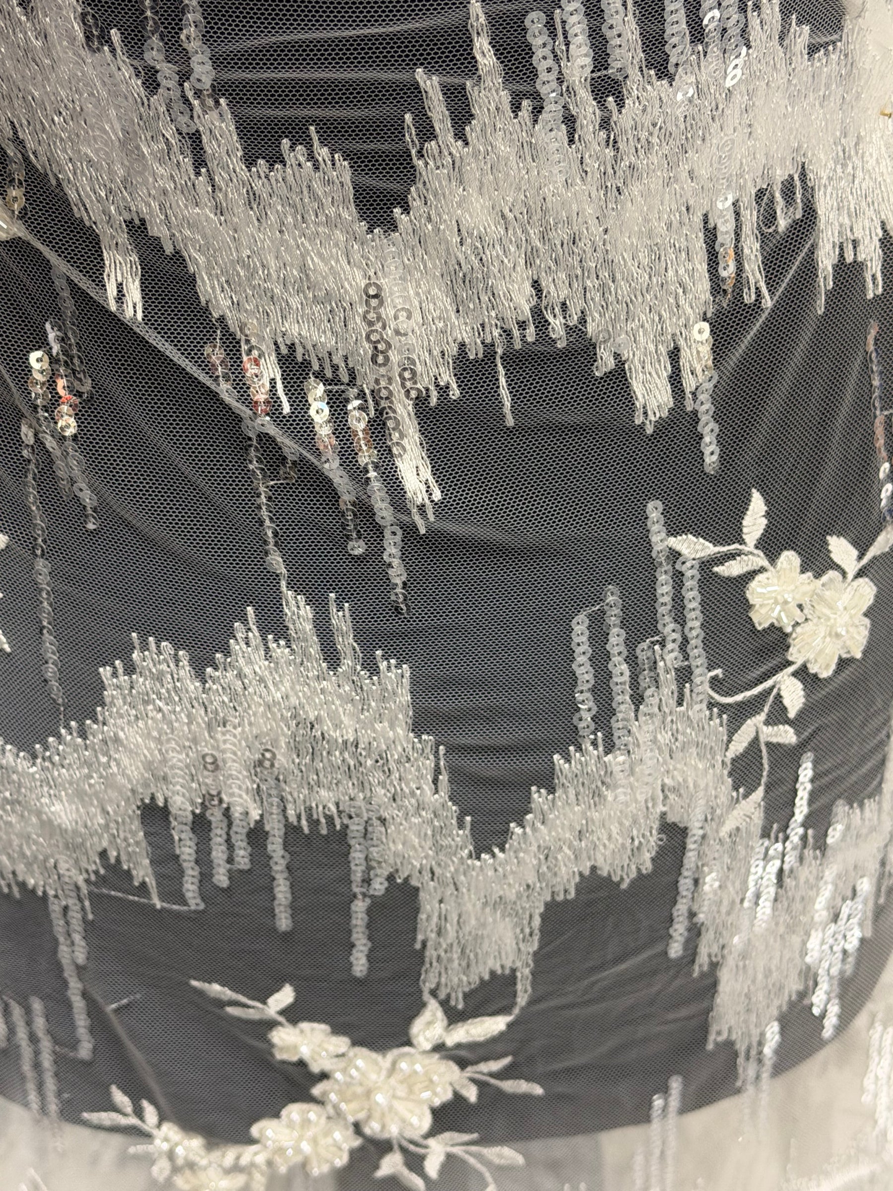 Tulle brodé de perles ivoire - EB1019