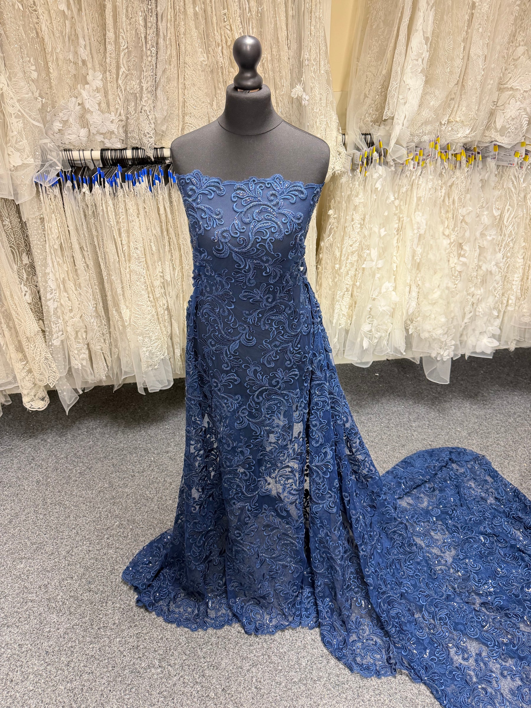 Nouvelle Tulle Brodé de Perles Bleu Marine - EB1069
