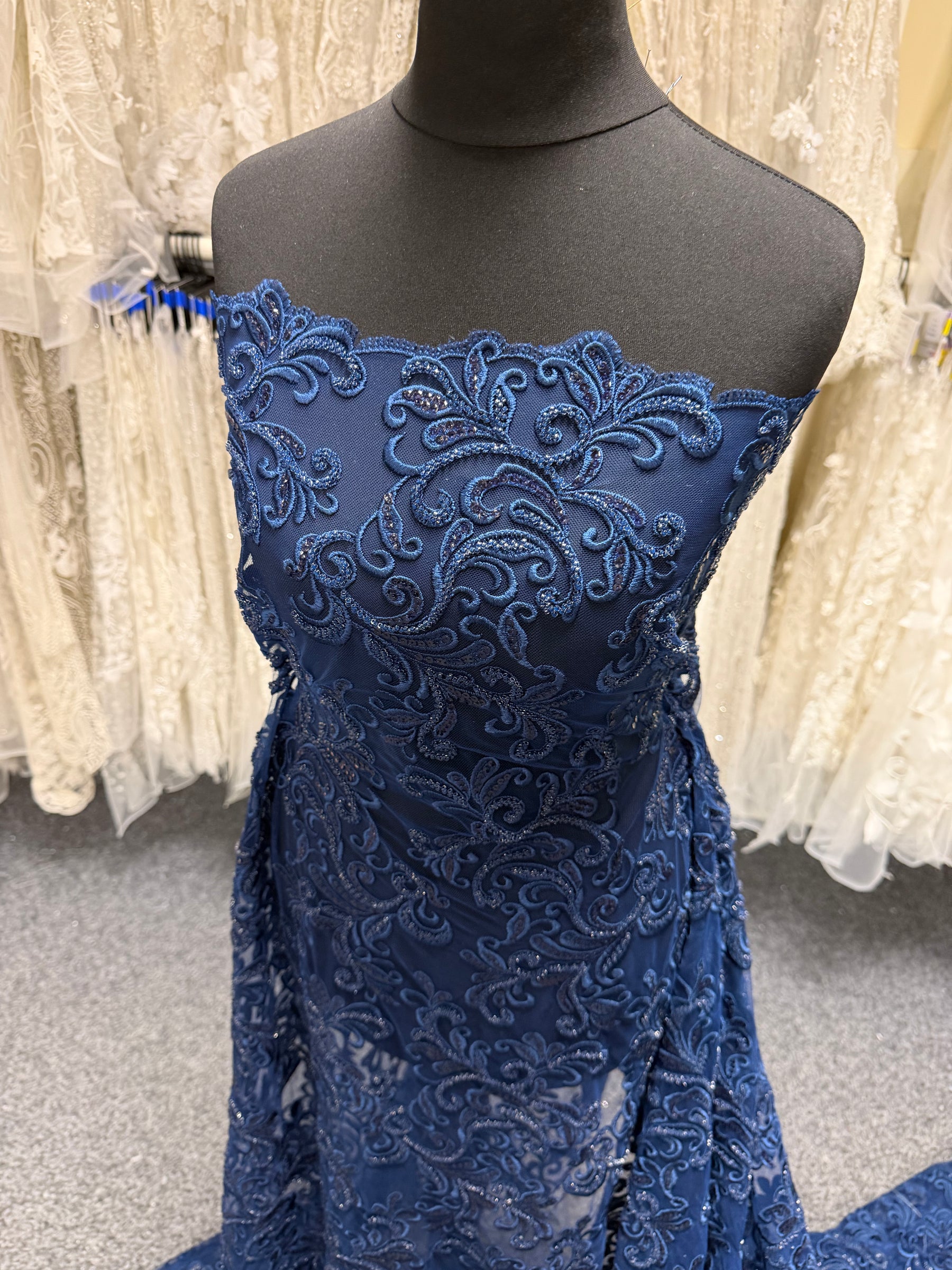 Nouvelle Tulle Brodé de Perles Bleu Marine - EB1069