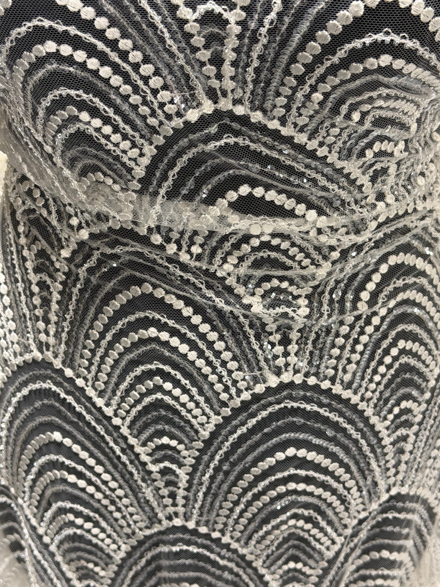 Tulle brodé de perles ivoire - EB1034