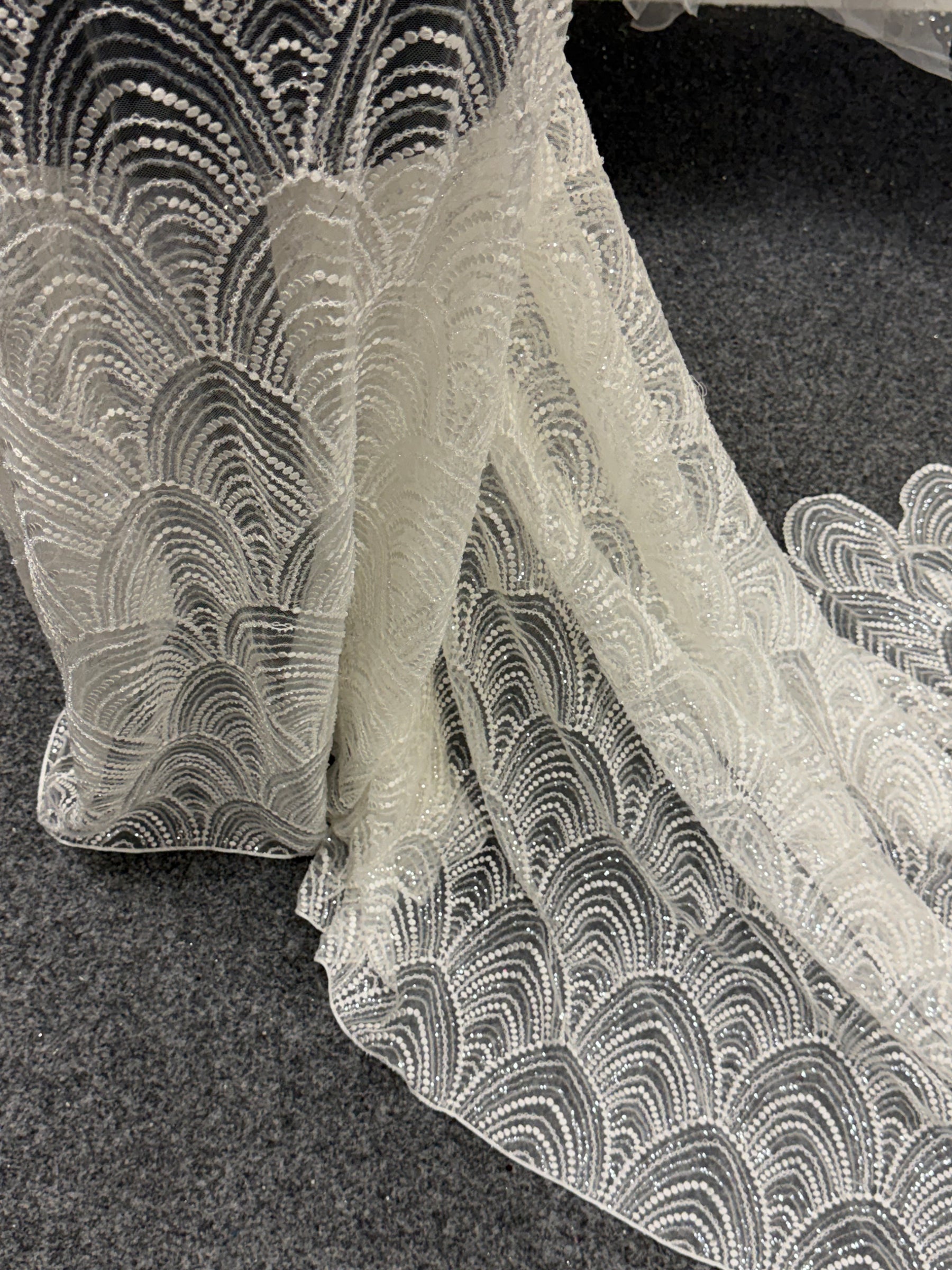 Tulle brodé de perles ivoire - EB1034