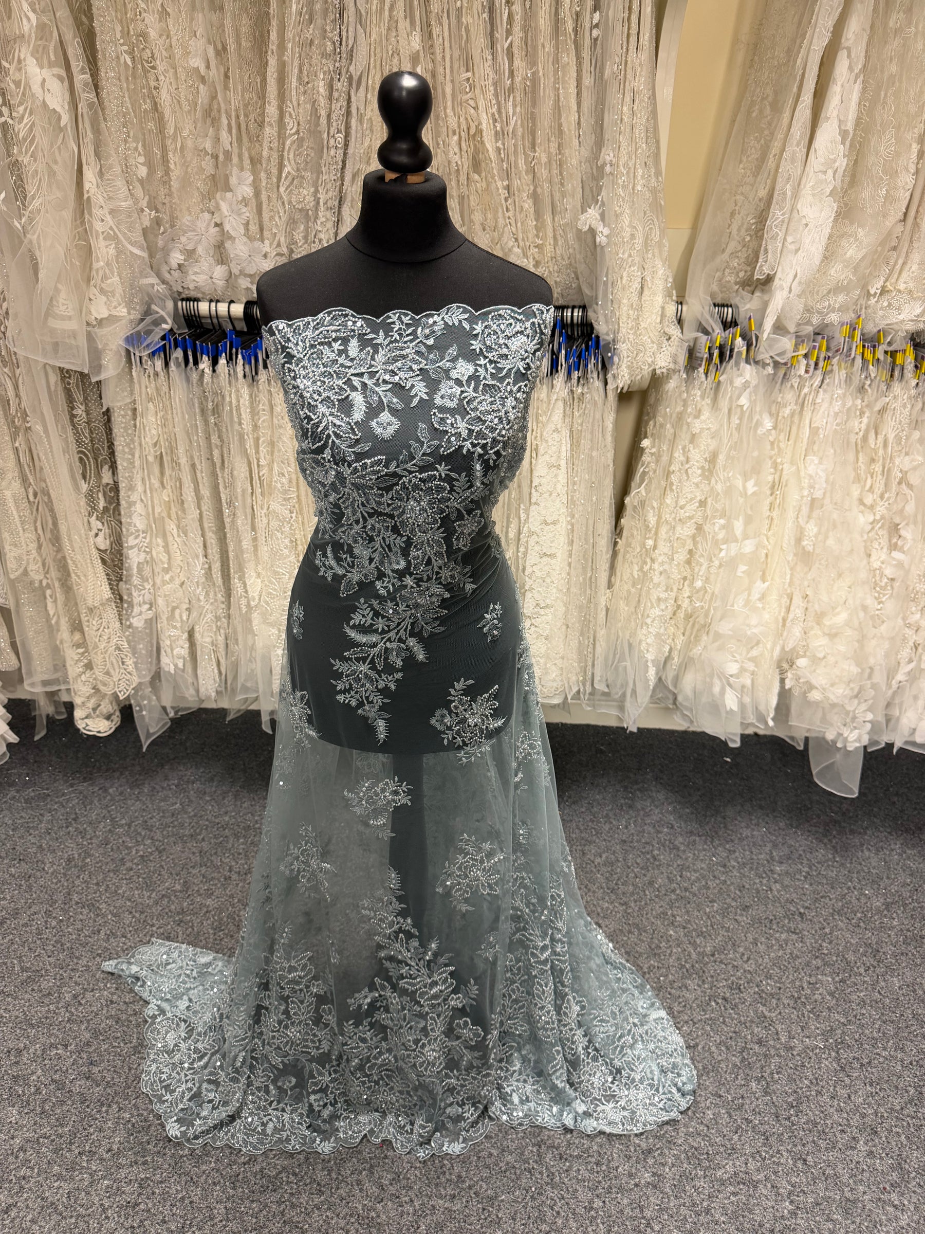 Tulle brodé de perles gris-bleu - EB1041