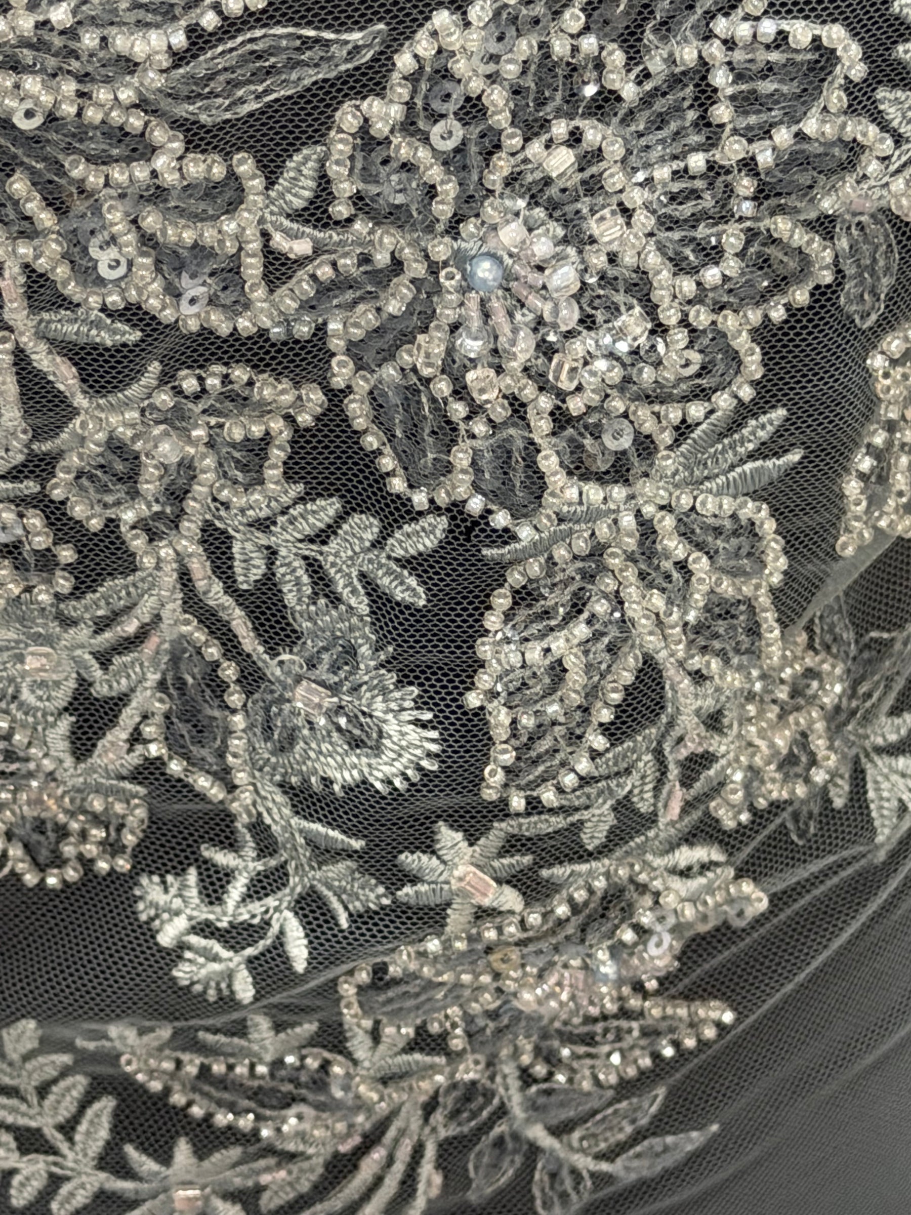 Tulle brodé de perles gris-bleu - EB1041