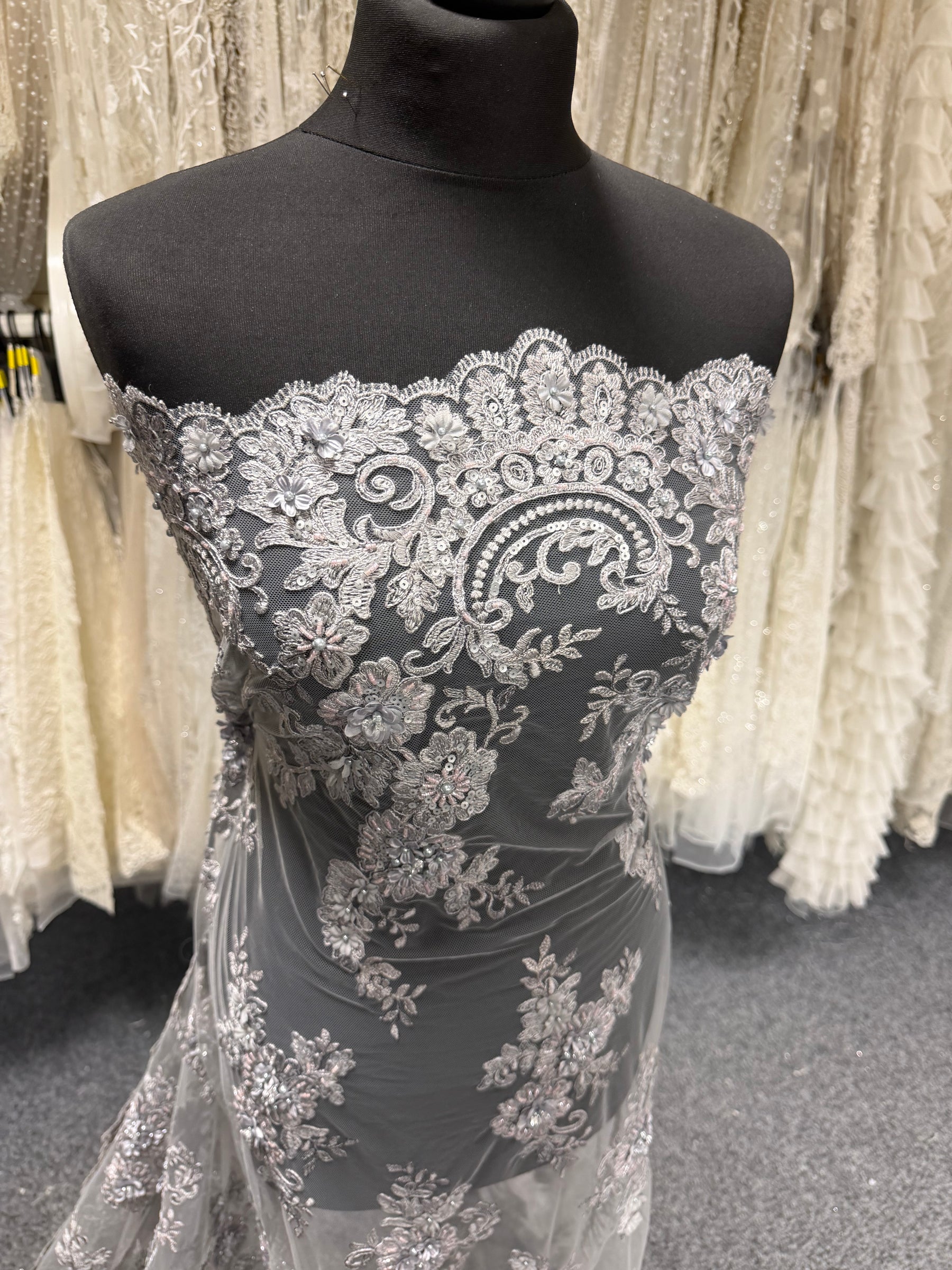 Tulle gris foncé brodé de perles en 3D - EB1030