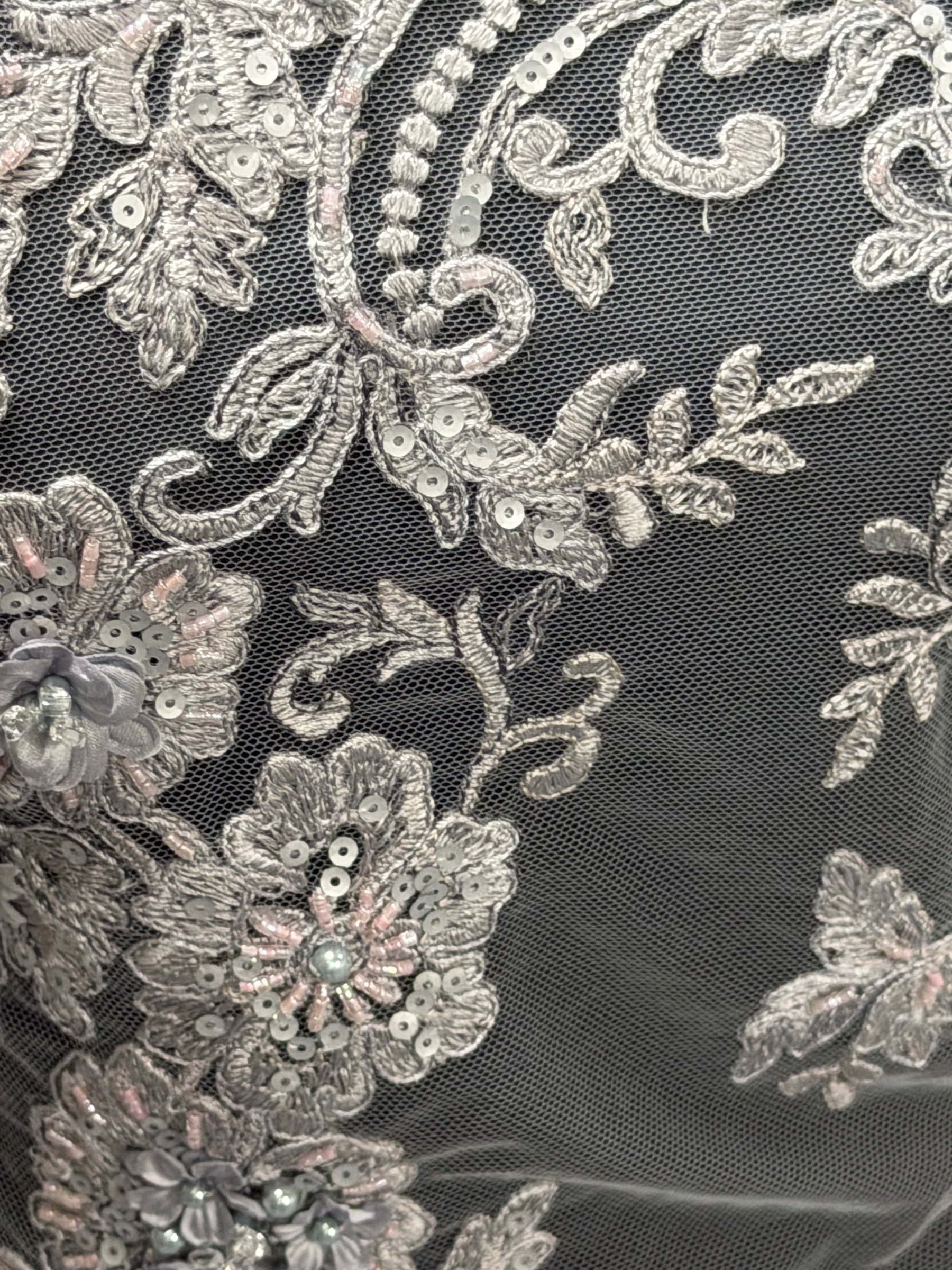 Tulle gris foncé brodé de perles en 3D - EB1030