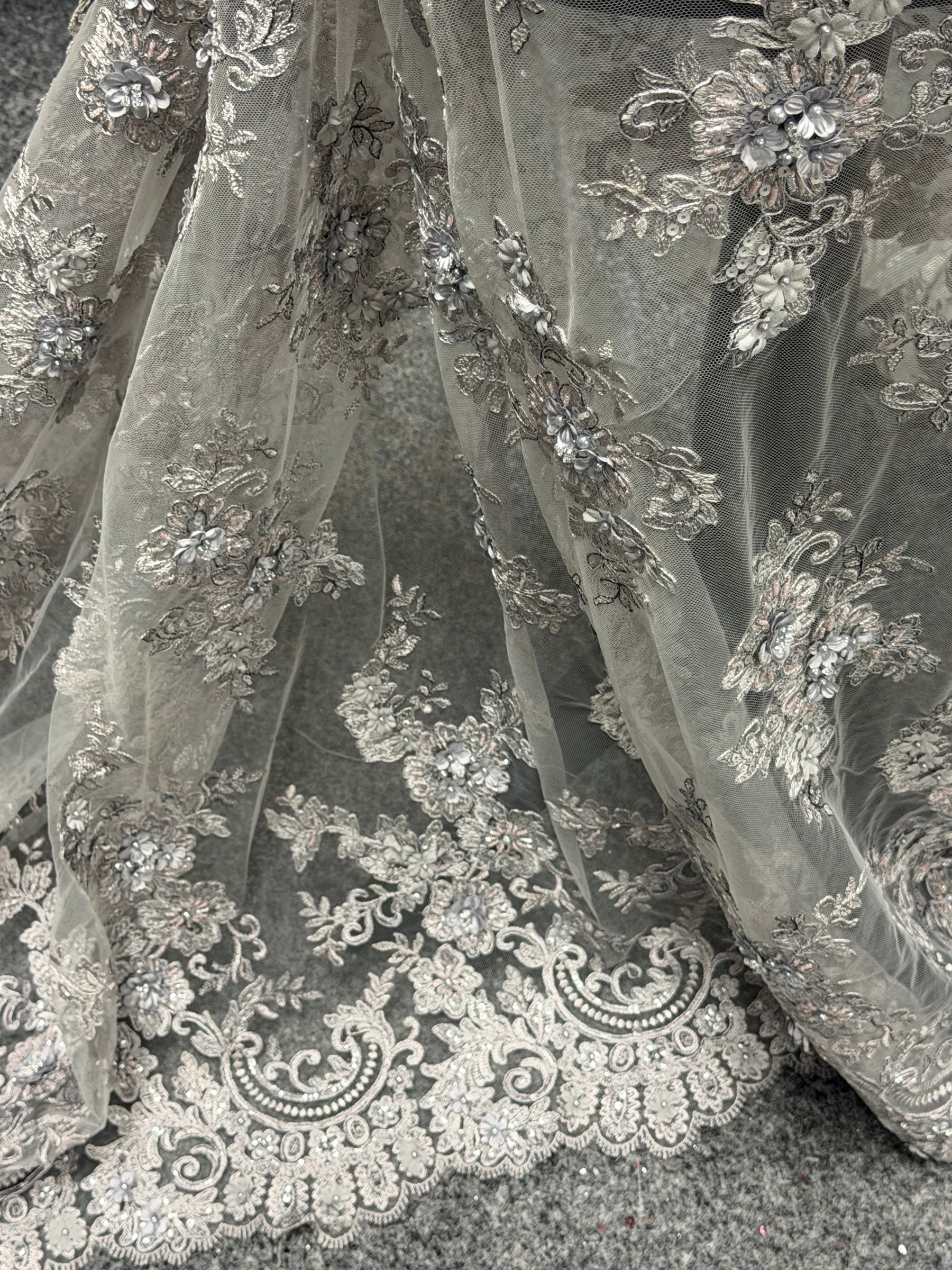 Tulle gris foncé brodé de perles en 3D - EB1030