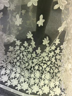 Dentelle florale brodée ivoire – Entrée