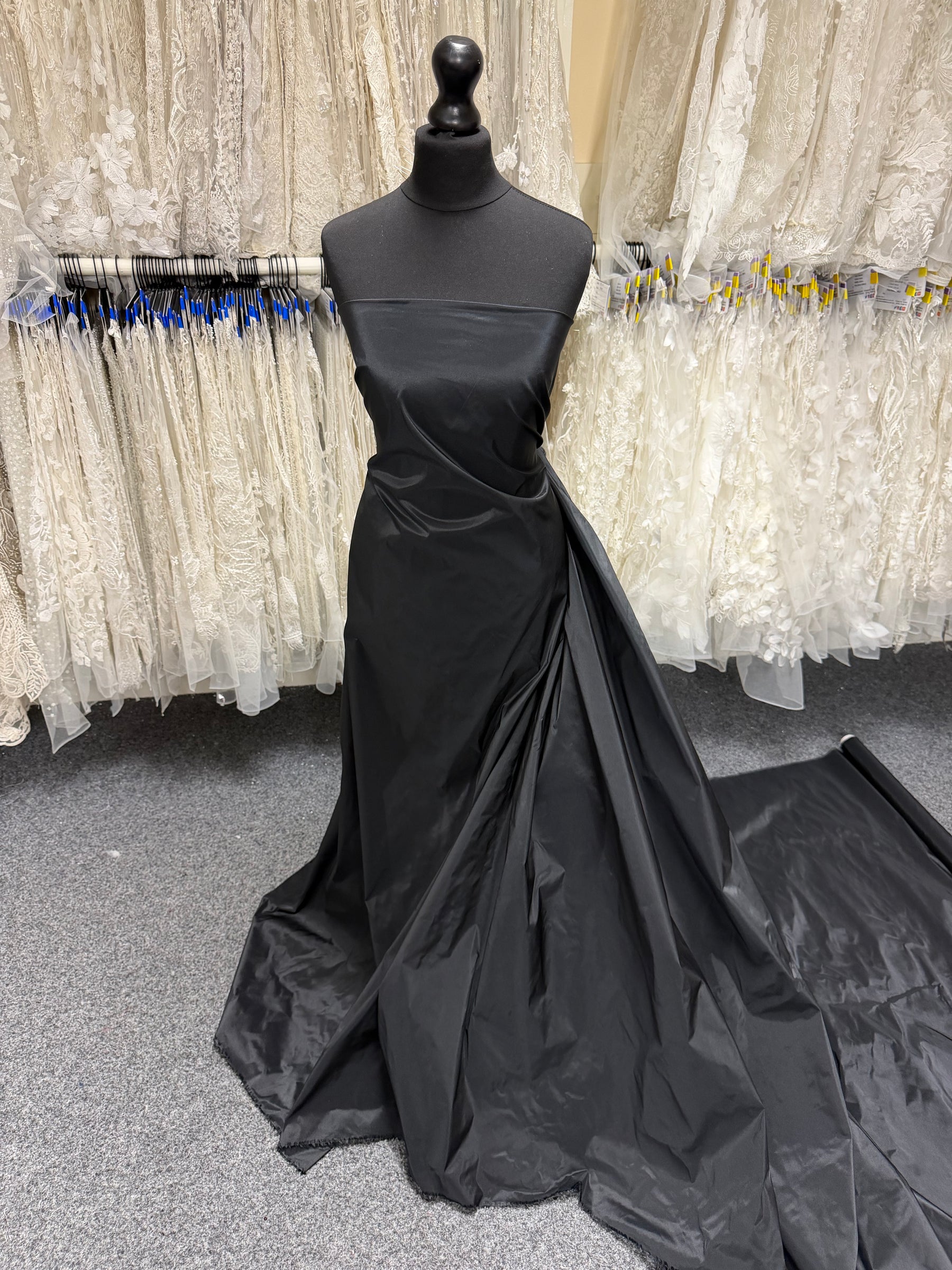 Taffetas de polyester noir - P599