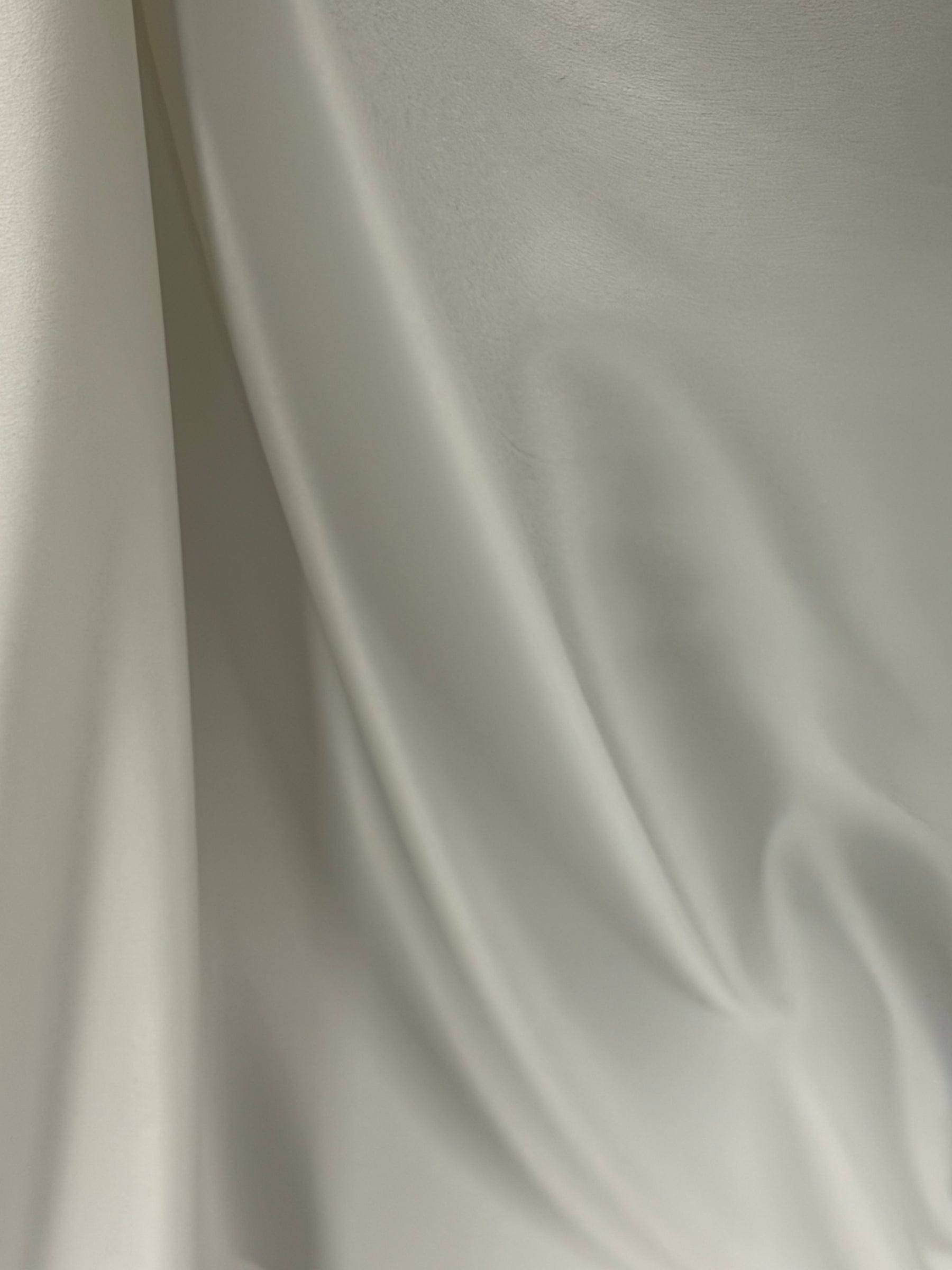 Crêpe satinée ivoire en polyester - P60