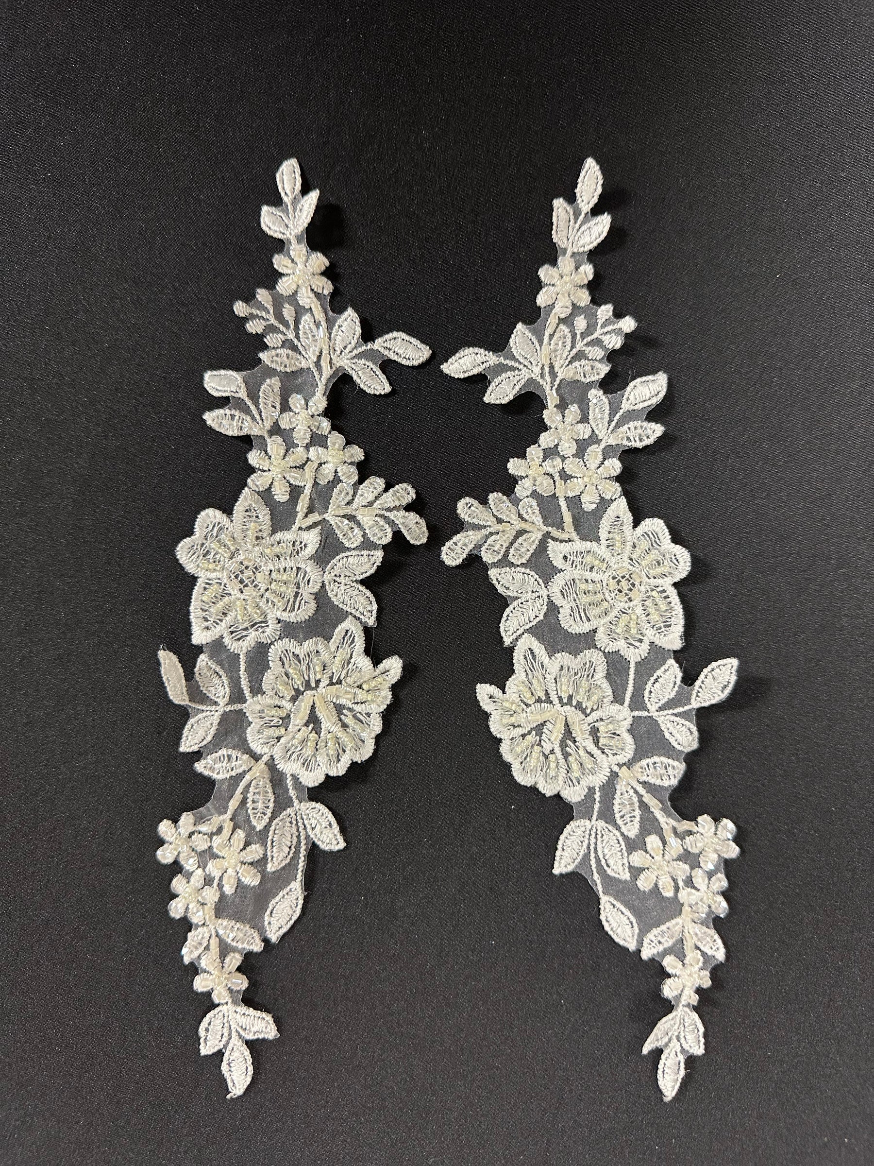 Appliques en dentelle perlée ivoire - T69