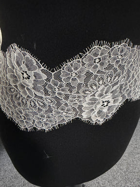 Garniture en dentelle Raschel ivoire - T645