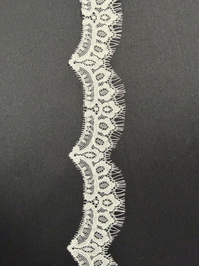 Bordure en dentelle ivoire - T574