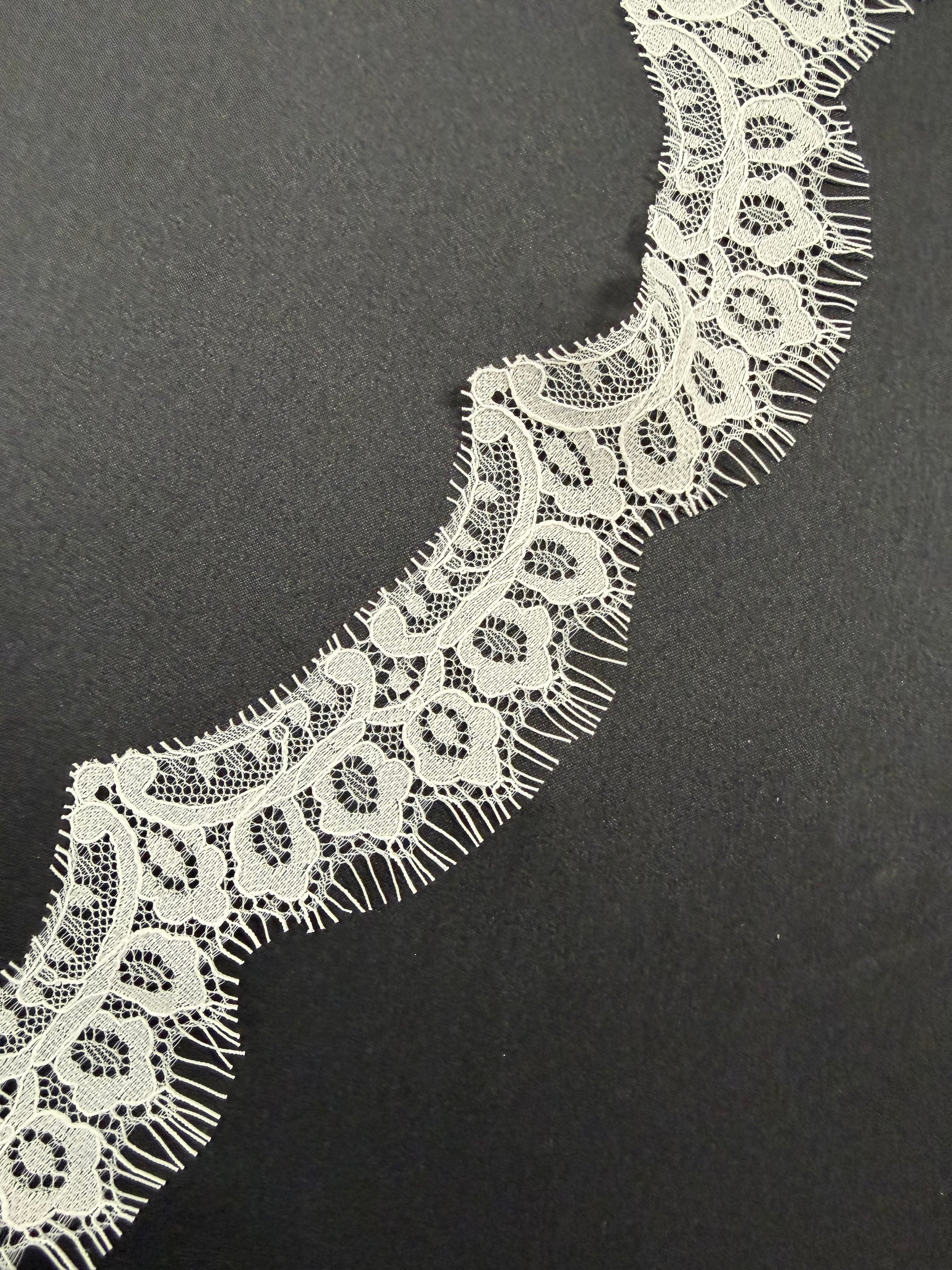 Bordure en dentelle ivoire - T574