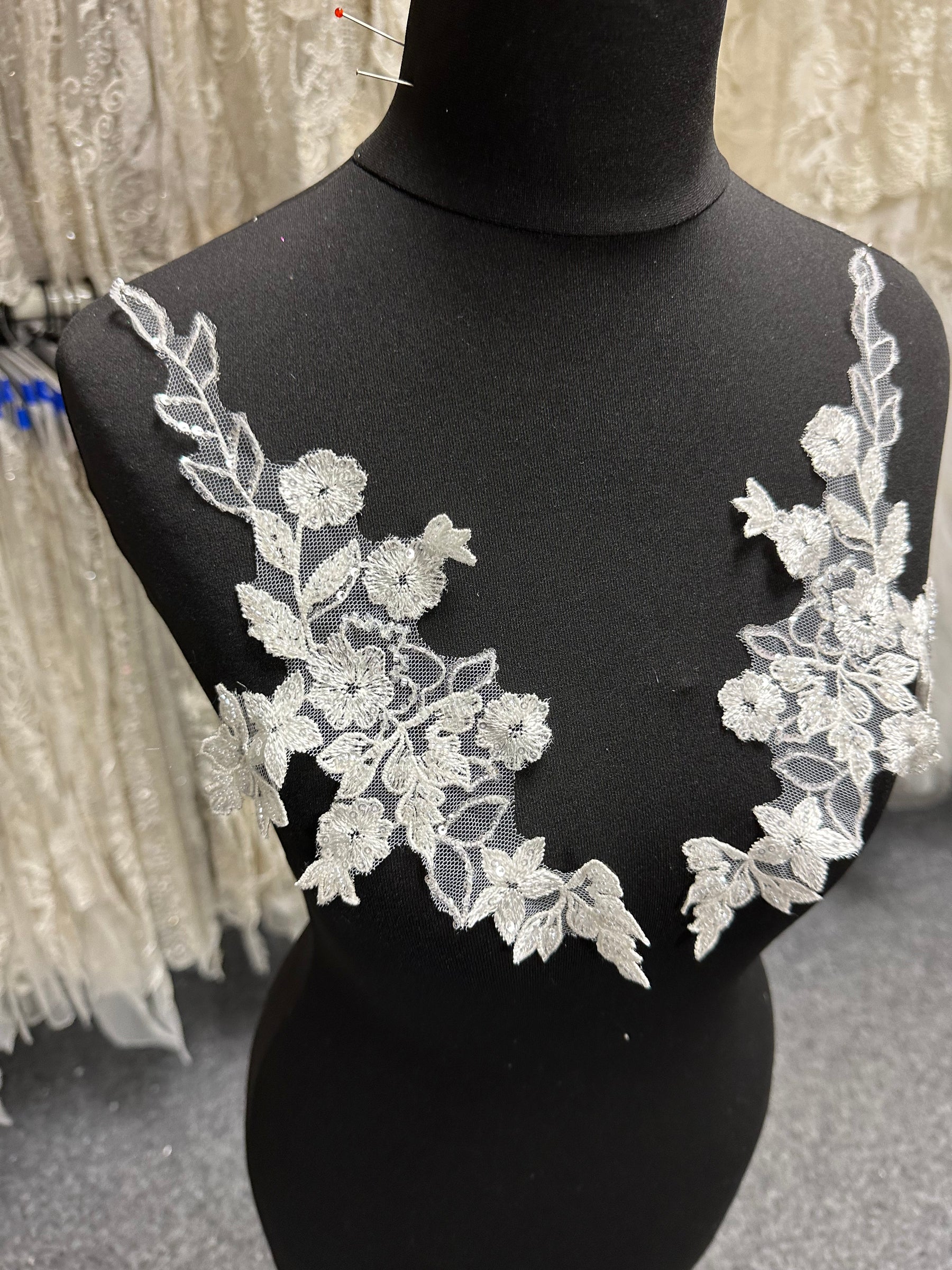 Appliques en dentelle perlée ivoire - MT4004