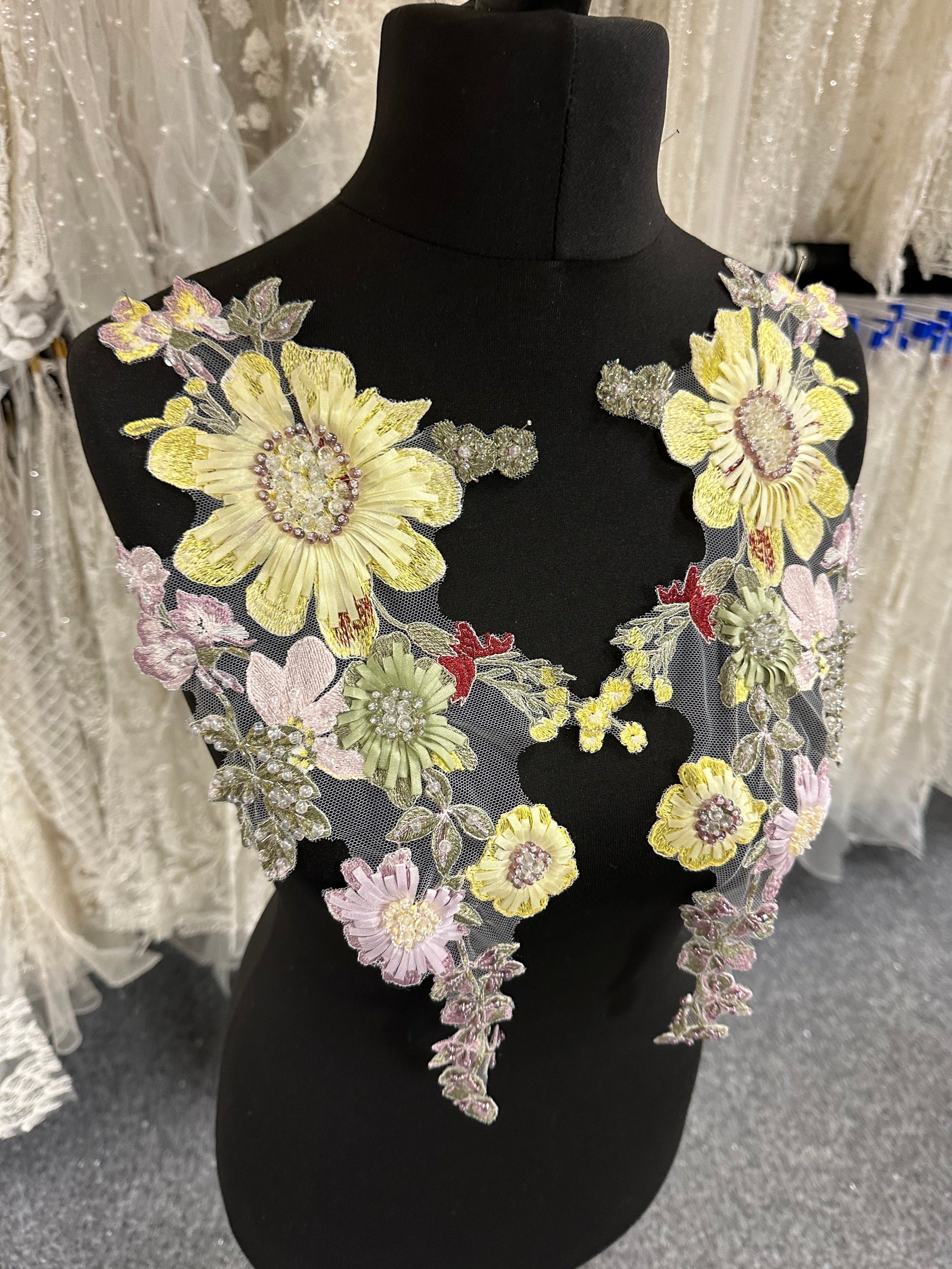 Appliques en dentelle perlée multicolore - MT4019