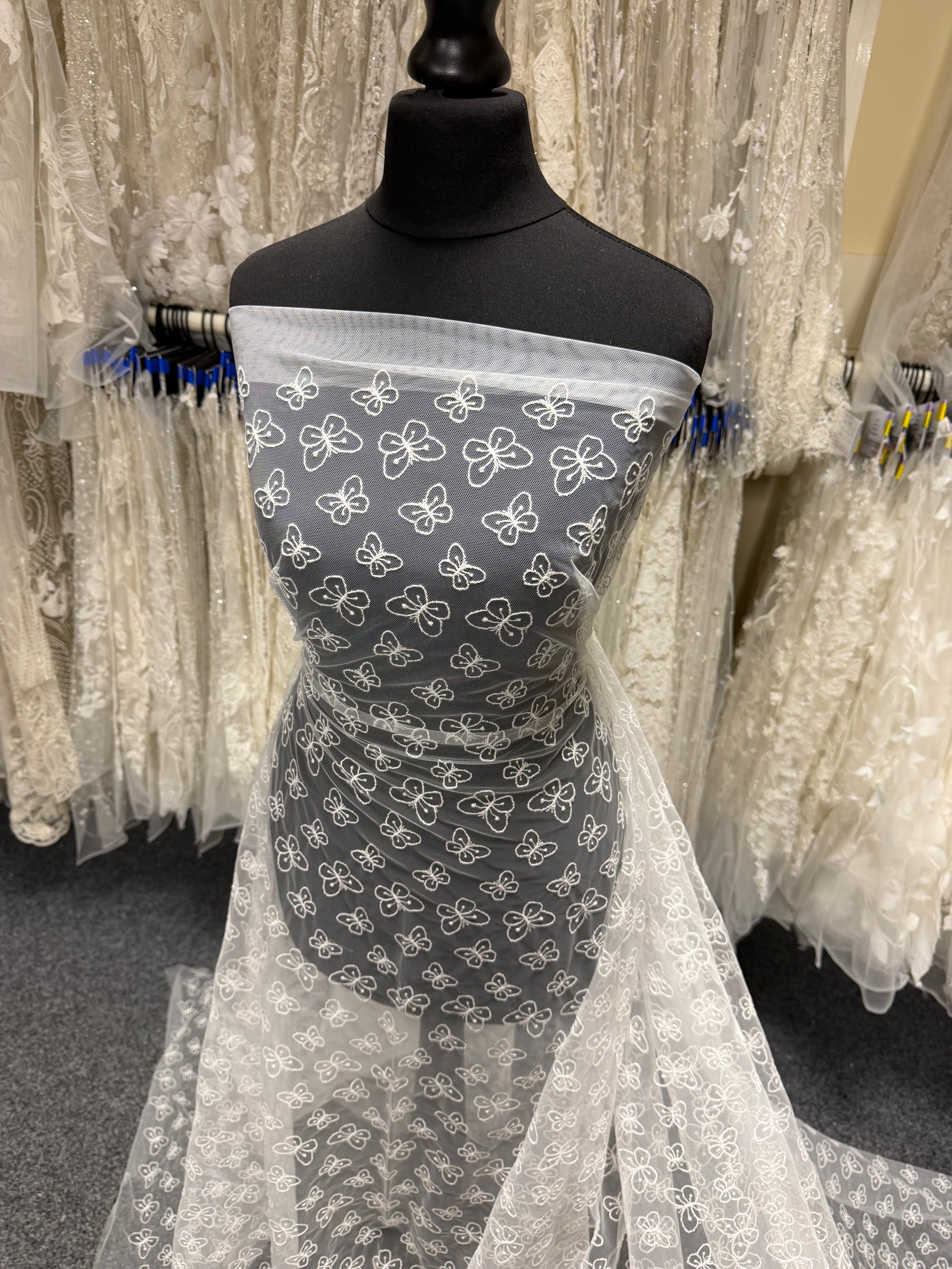 Dentelle papillon brodée ivoire – EU5002