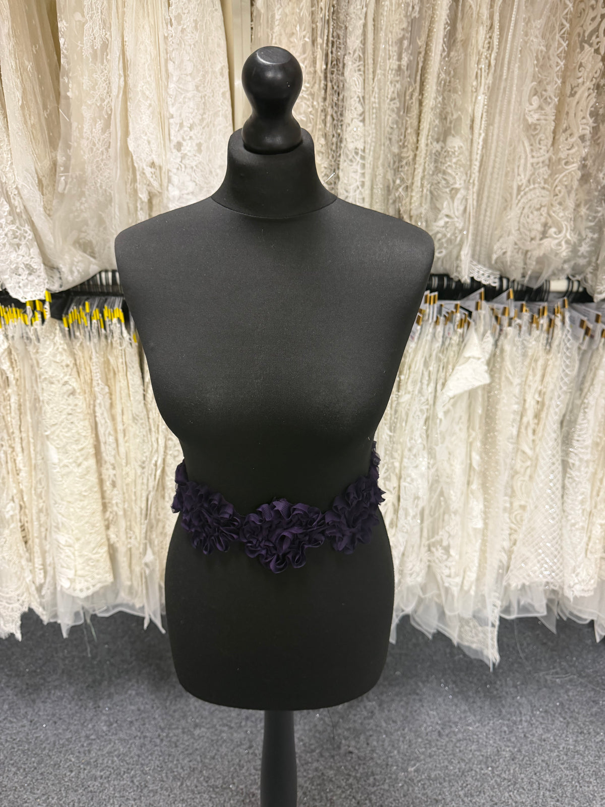 Bordure en dentelle violette - T355