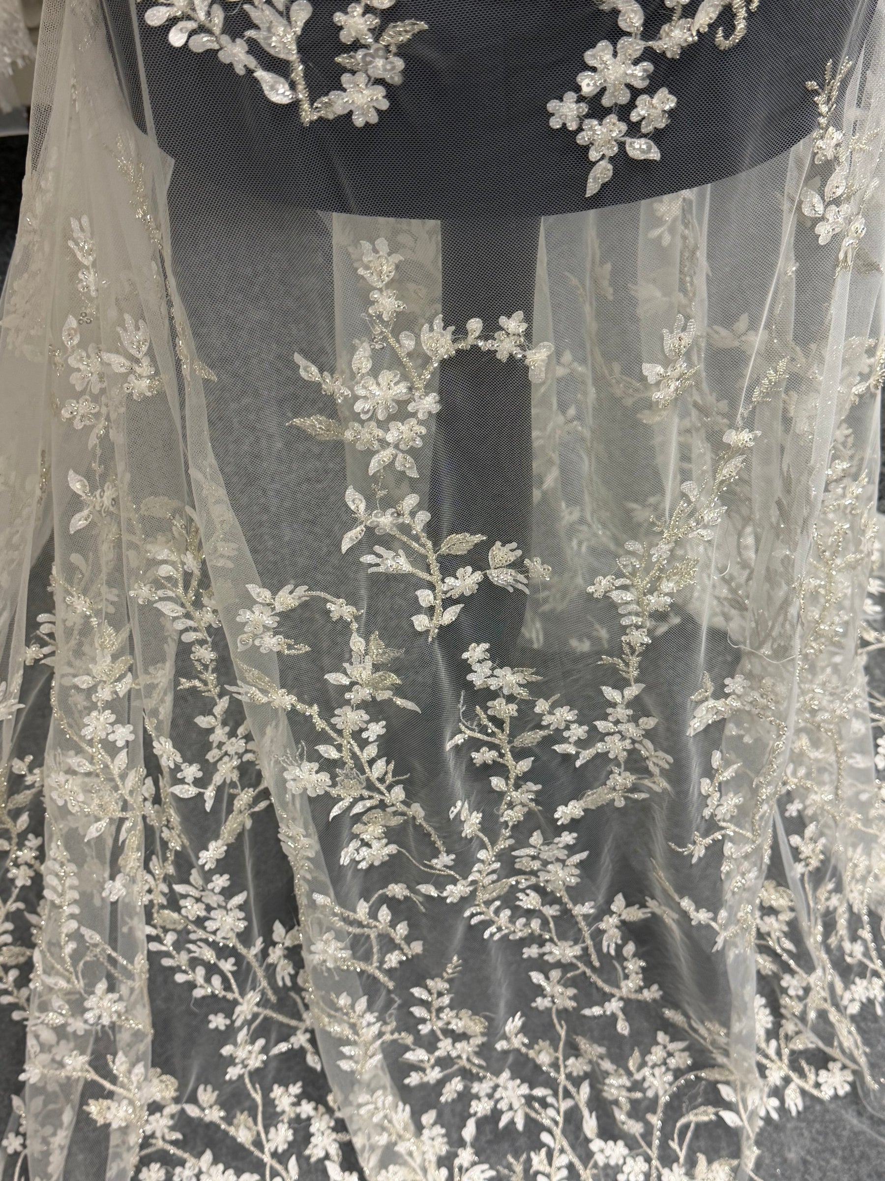 Tulle brodé de perles champagne/argent - EB1073