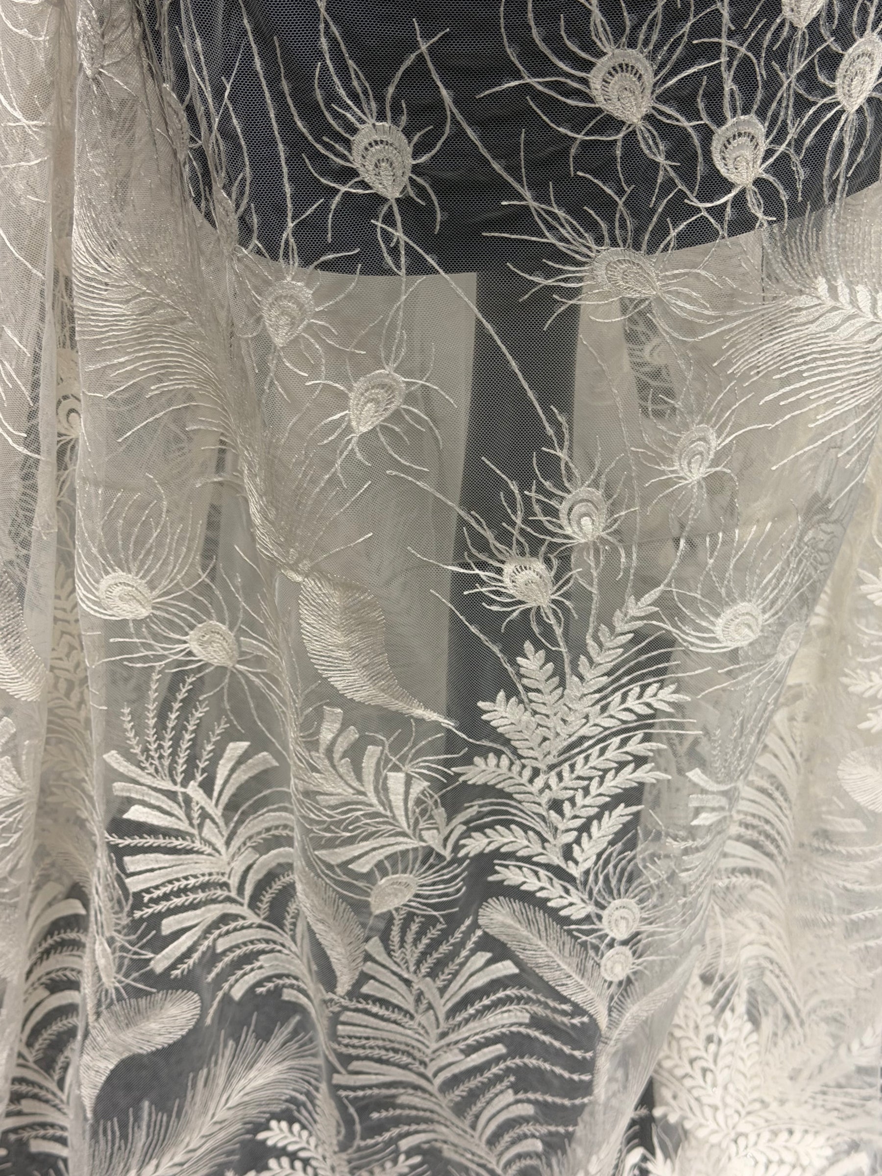 Dentelle brodée de sequins ivoire - EB3025