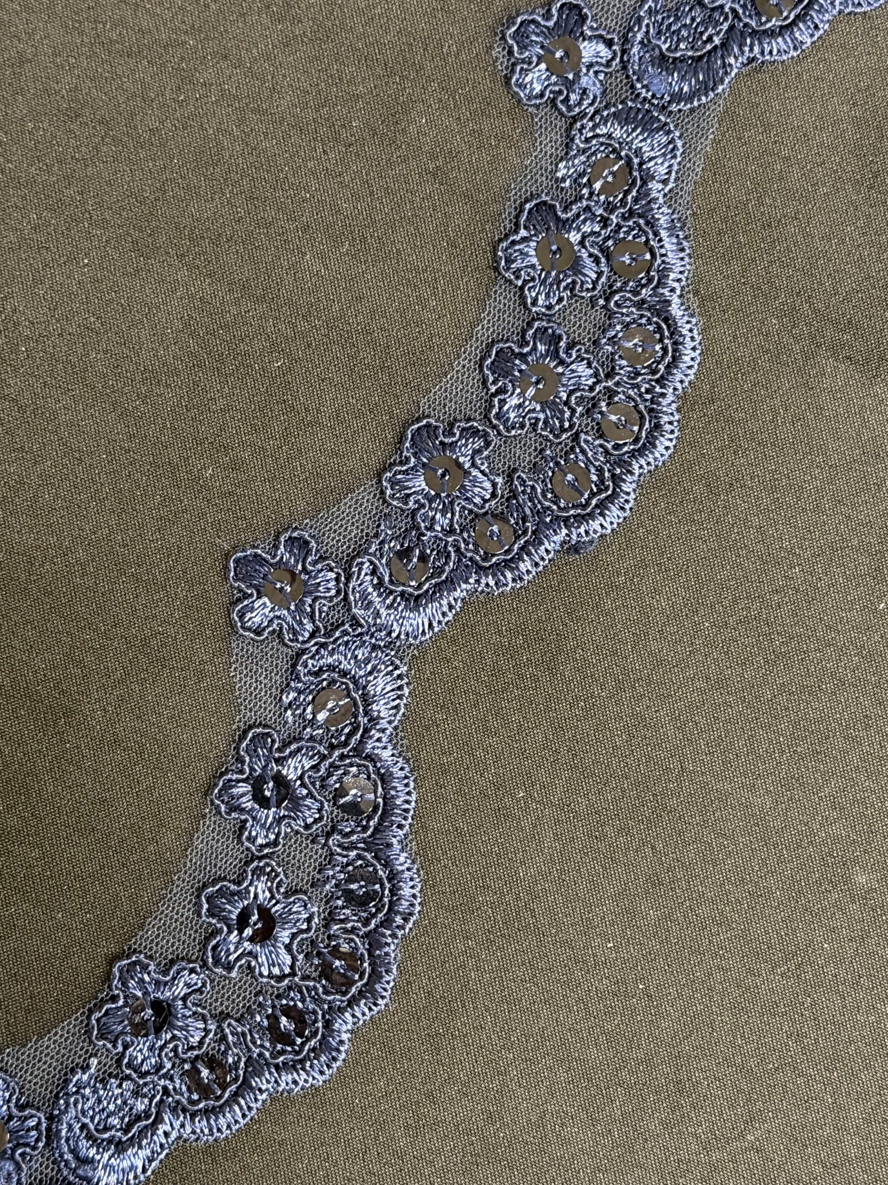 Bordure à paillettes torsadée bleu marine - T713