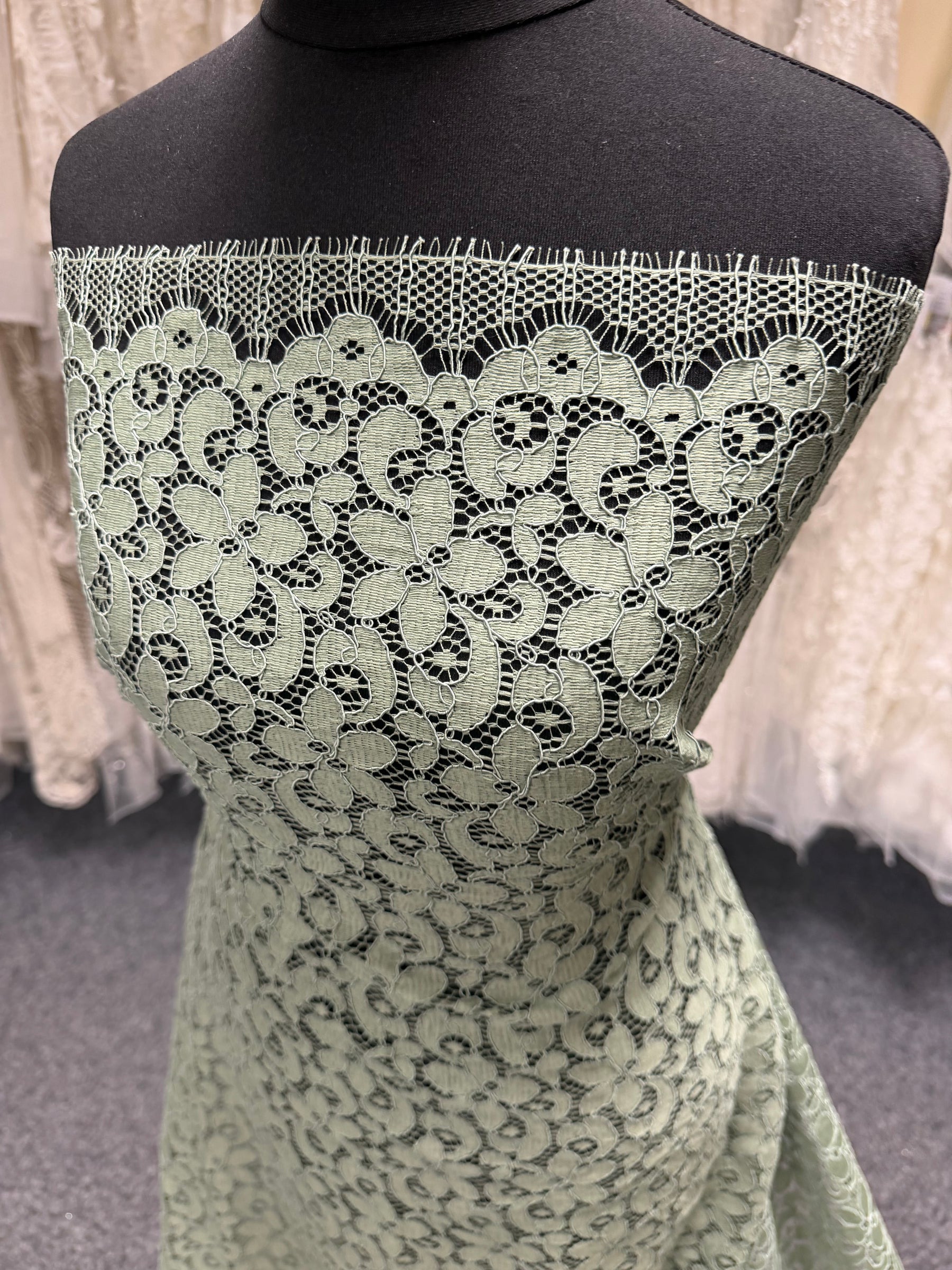 Dentelle française cordée vert péridot - LA4008